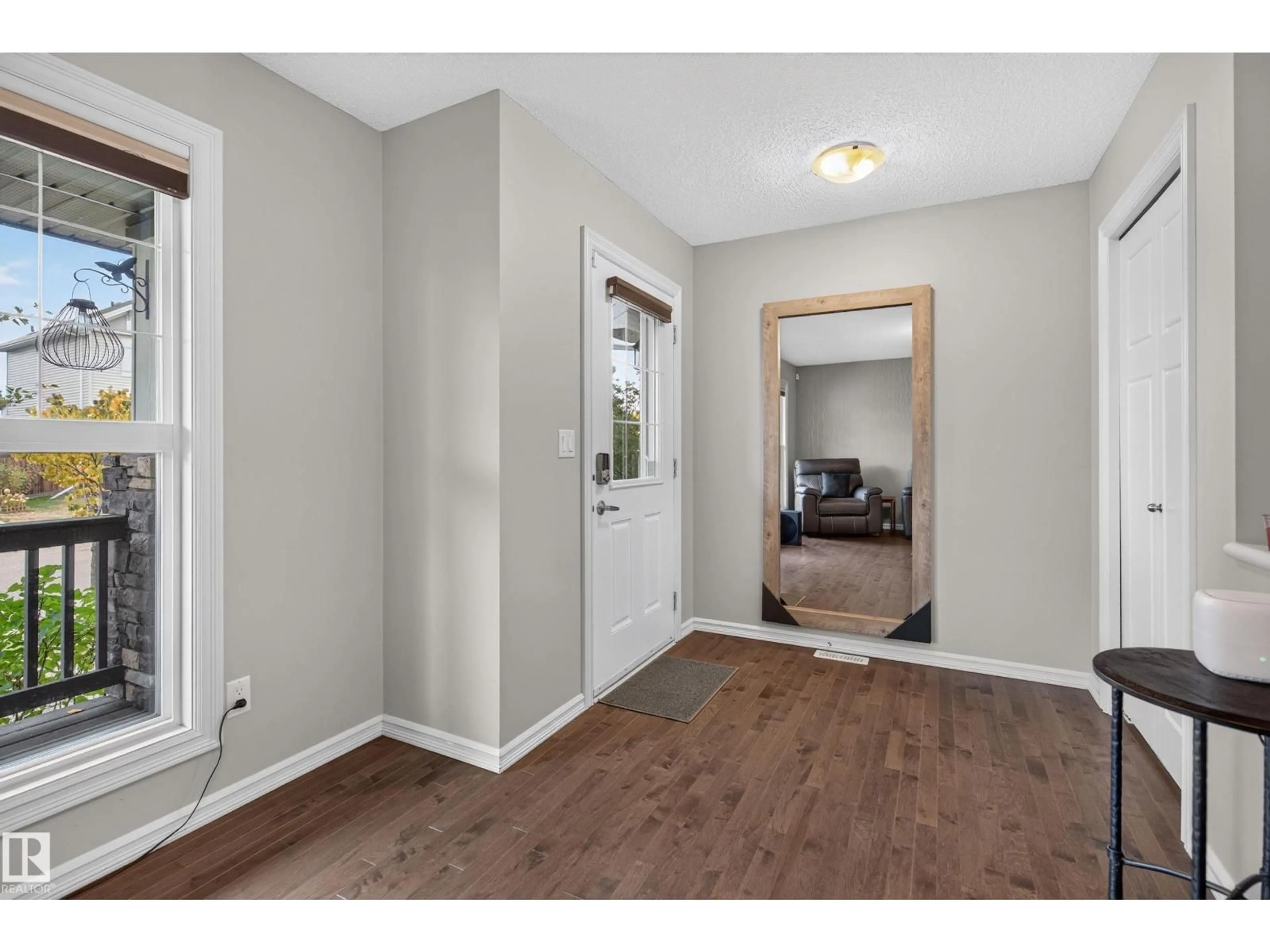 Indoor entryway for 821 36A AV NW, Edmonton Alberta T6T0S5