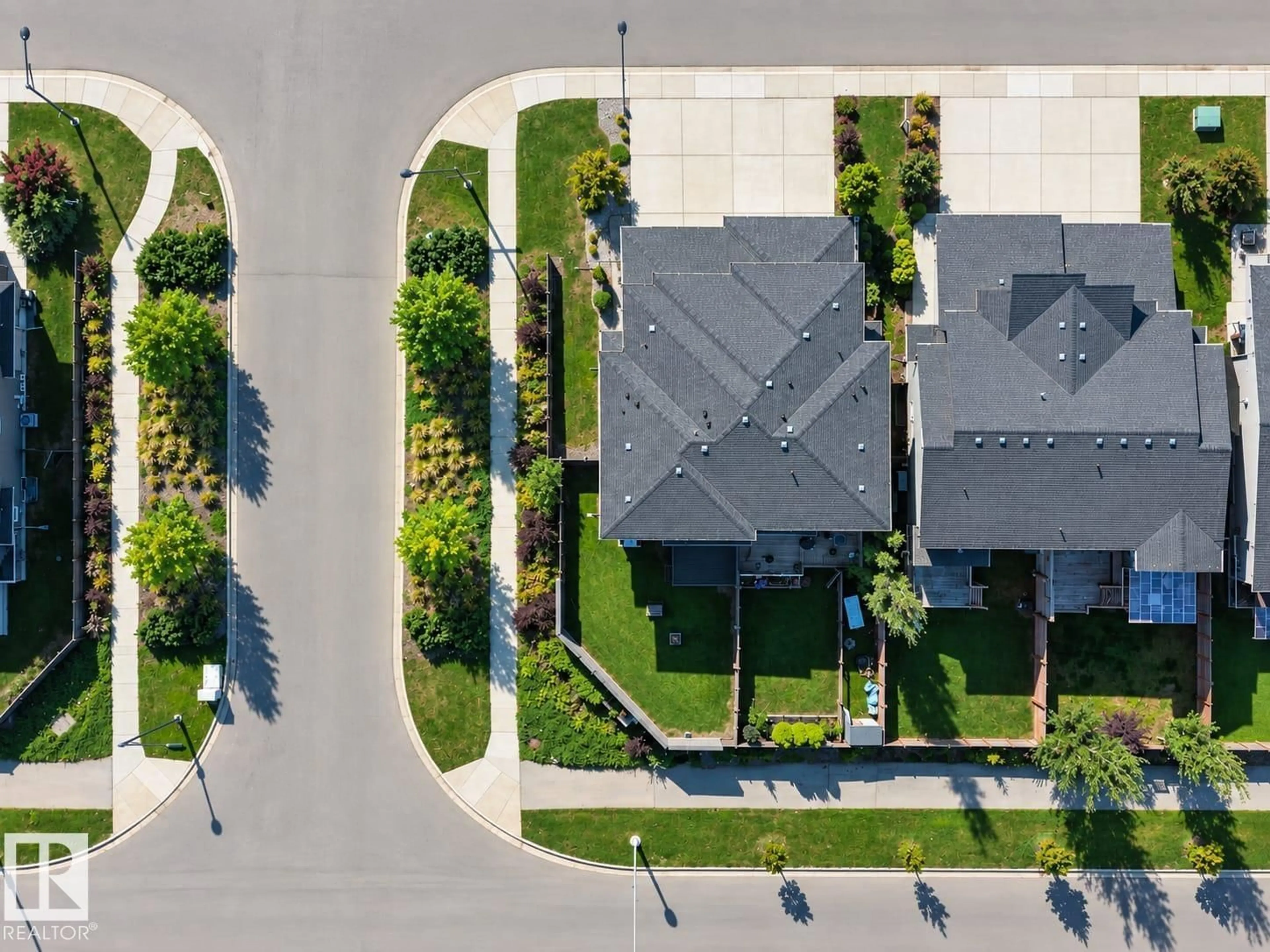A pic from outside/outdoor area/front of a property/back of a property/a pic from drone, street for 2804 KOSHAL CR, Edmonton Alberta T6W3J7