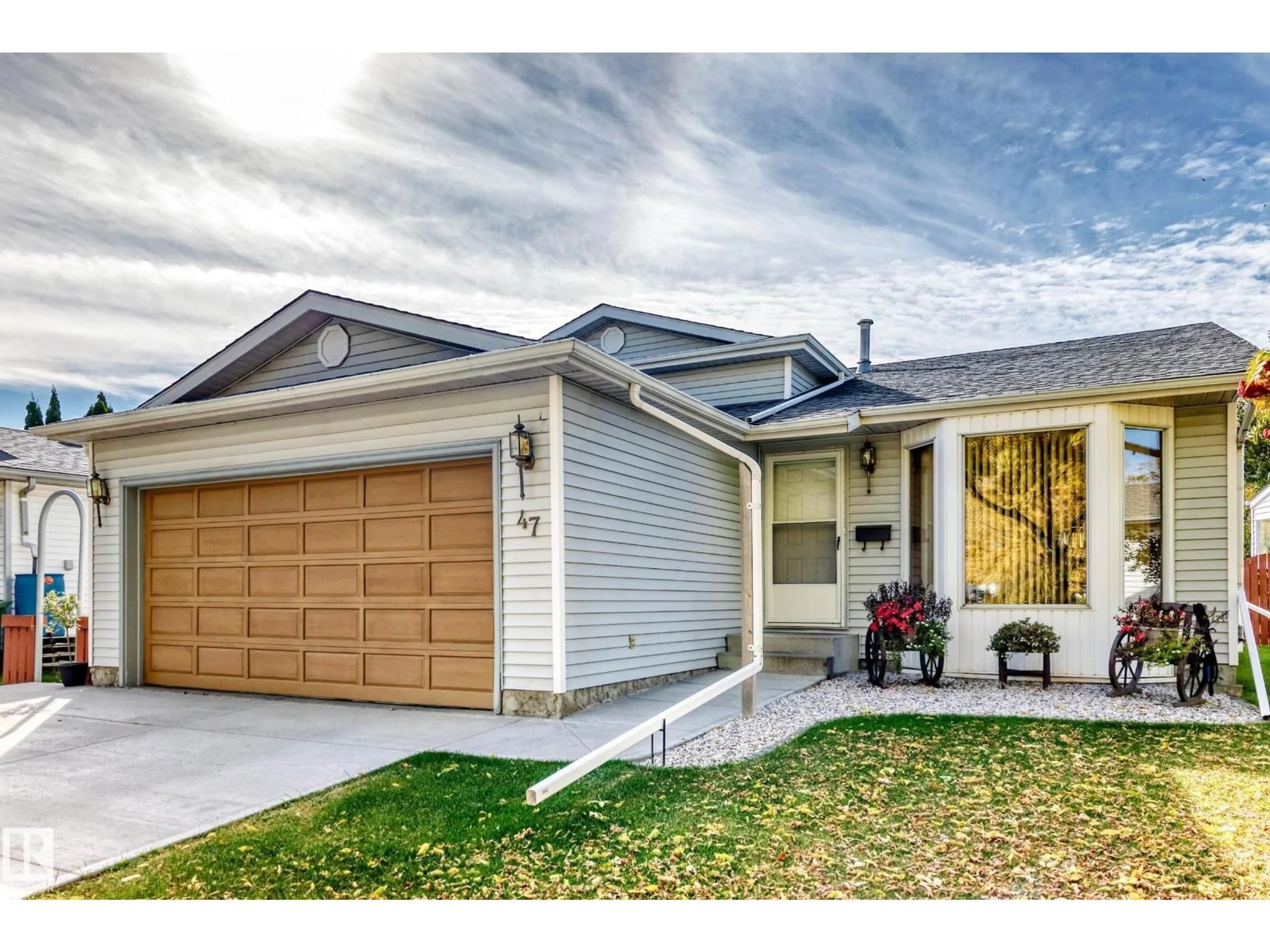 Home with vinyl exterior material, street for 47 DEERBOURNE DR, St. Albert Alberta T8N4R2