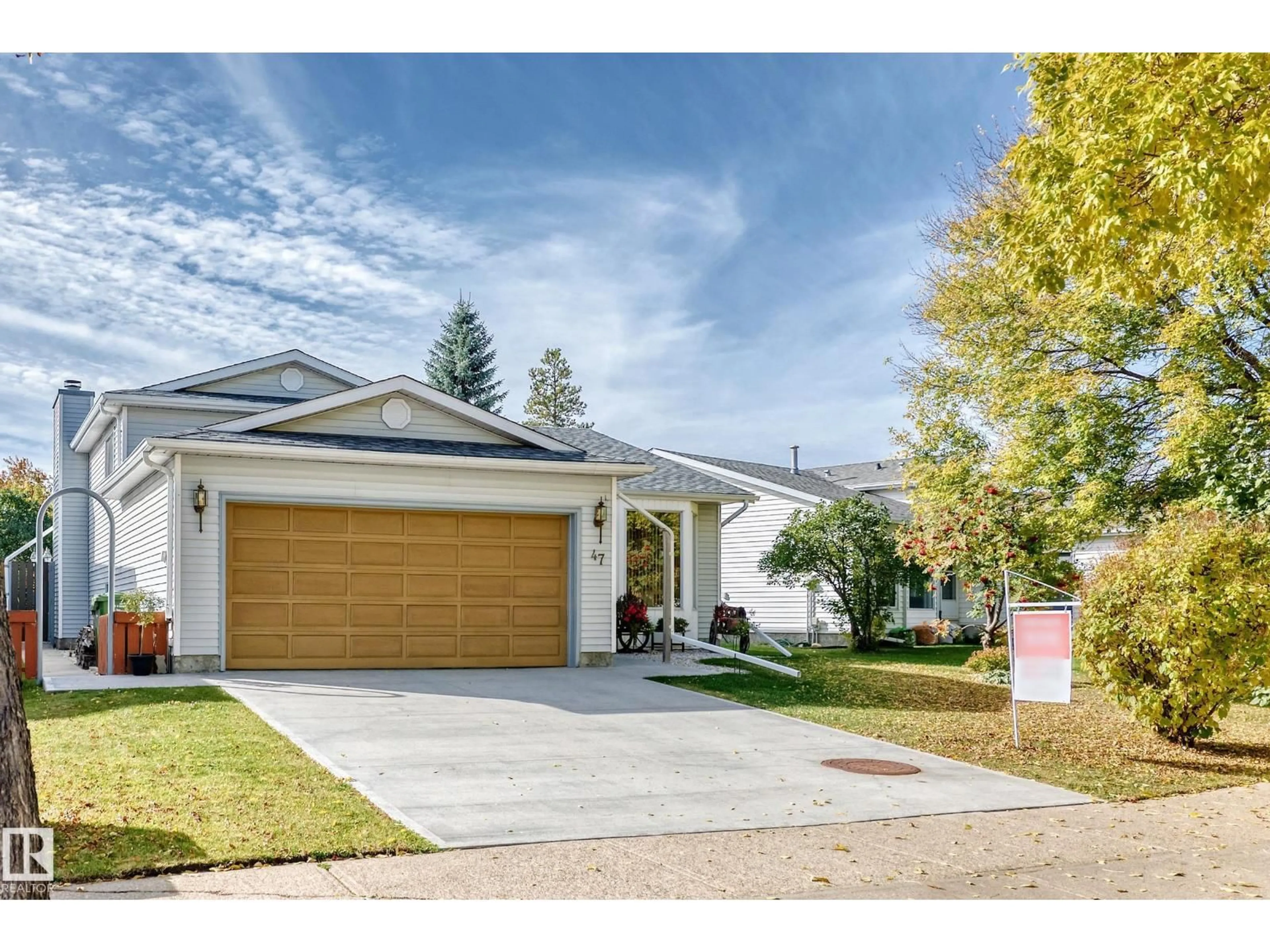 Home with vinyl exterior material, street for 47 DEERBOURNE DR, St. Albert Alberta T8N4R2