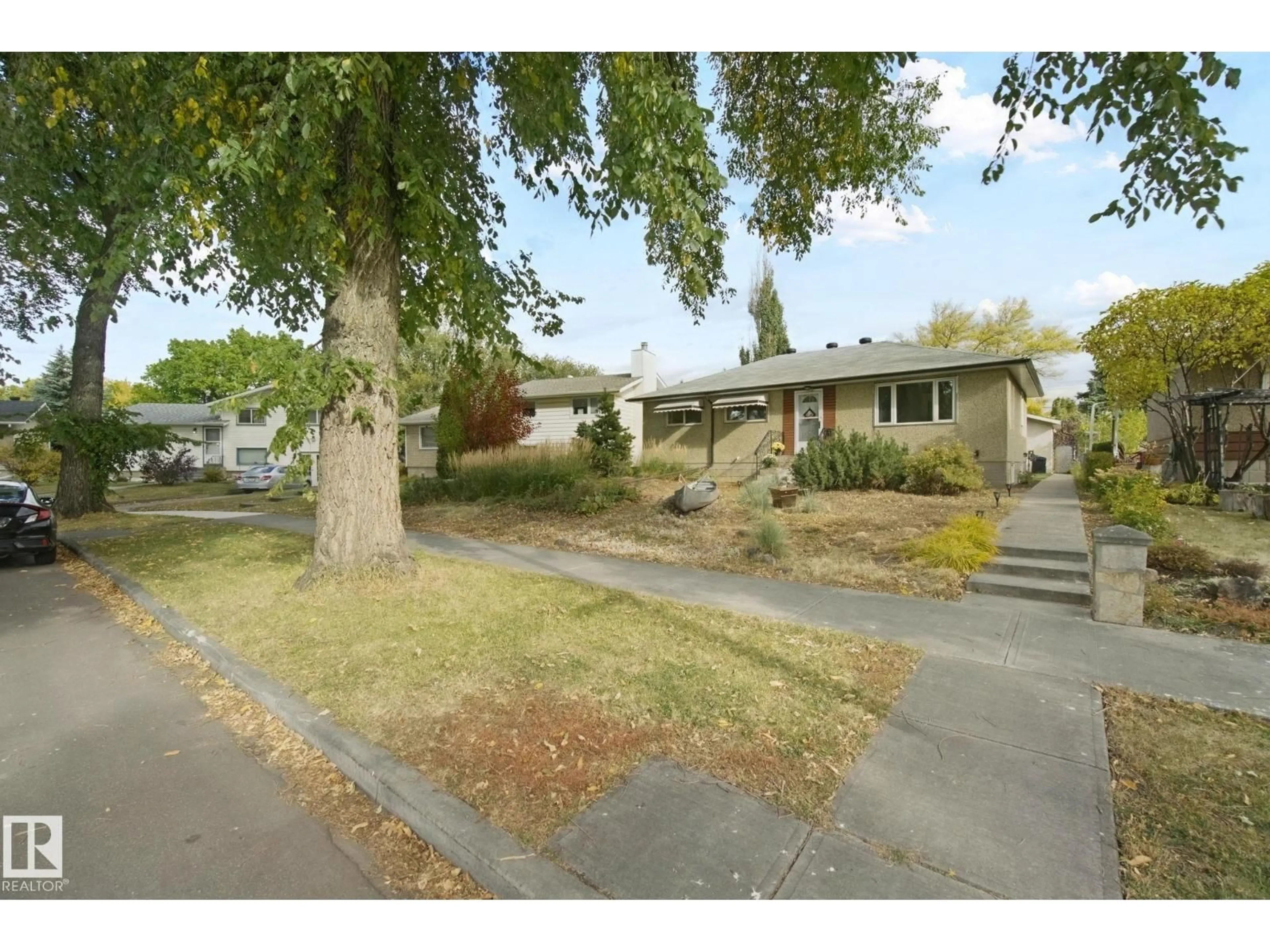 A pic from outside/outdoor area/front of a property/back of a property/a pic from drone, street for NW - 11639 134 ST, Edmonton Alberta T5M1J3