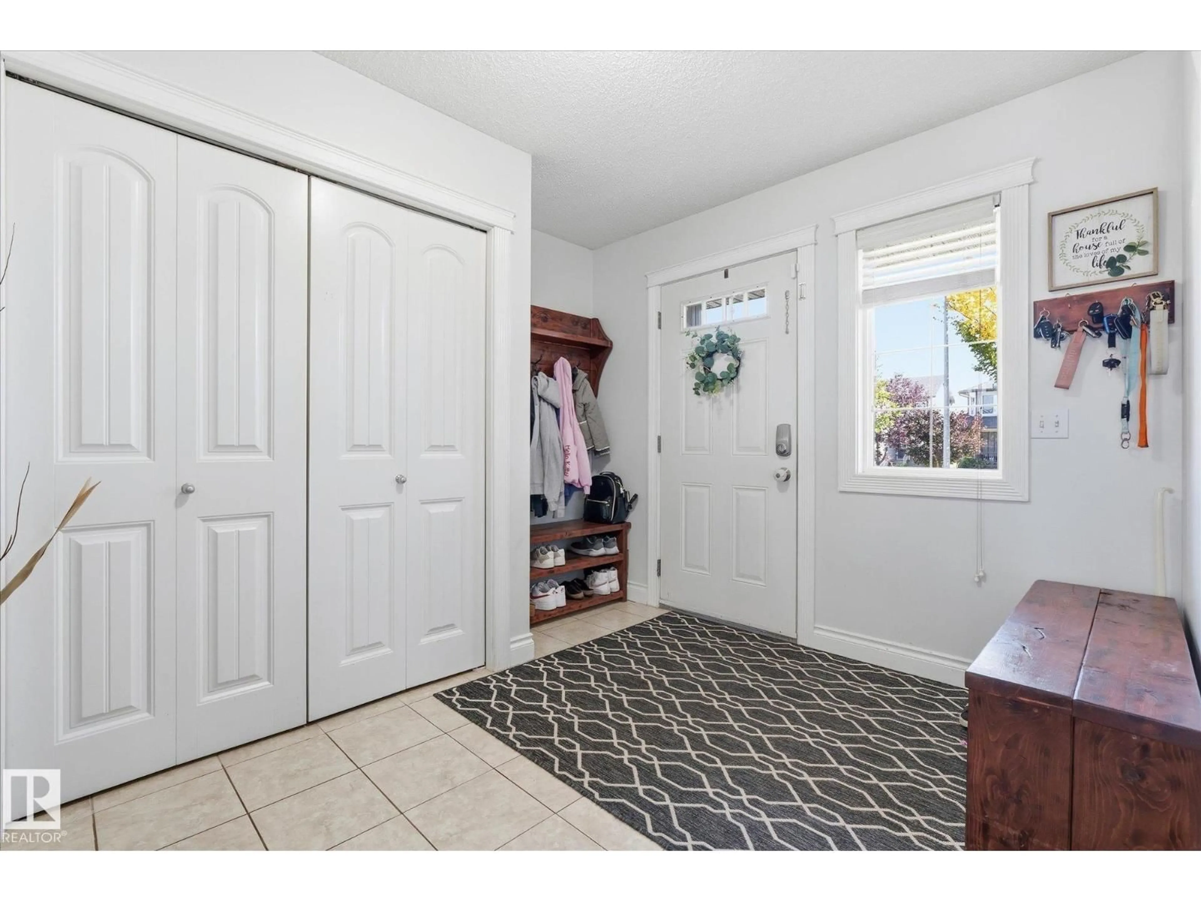Indoor entryway for 70 GREENFIELD WY, Fort Saskatchewan Alberta T8L0A1