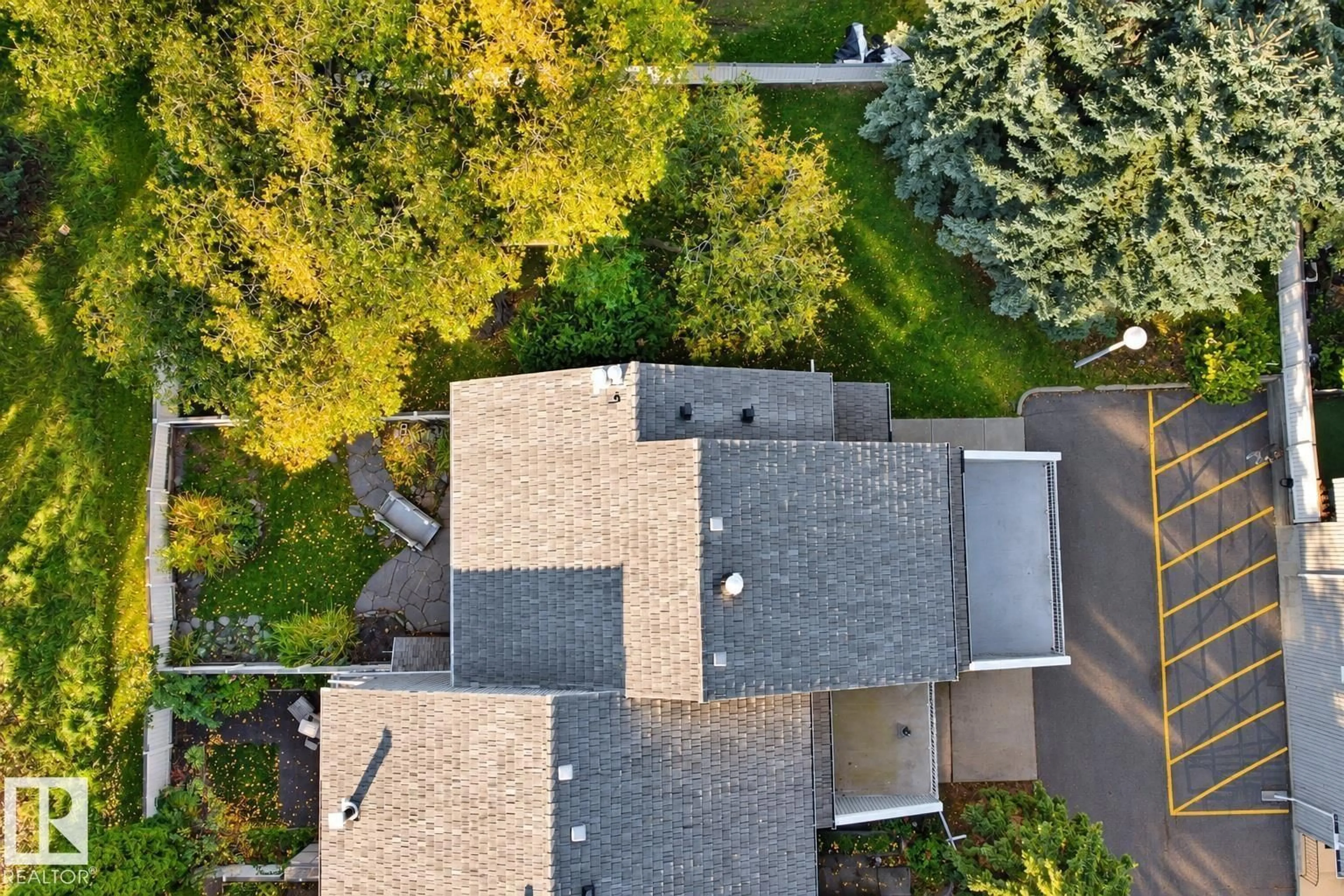 A pic from outside/outdoor area/front of a property/back of a property/a pic from drone, unknown for 3022 108 ST, Edmonton Alberta T6J3S6