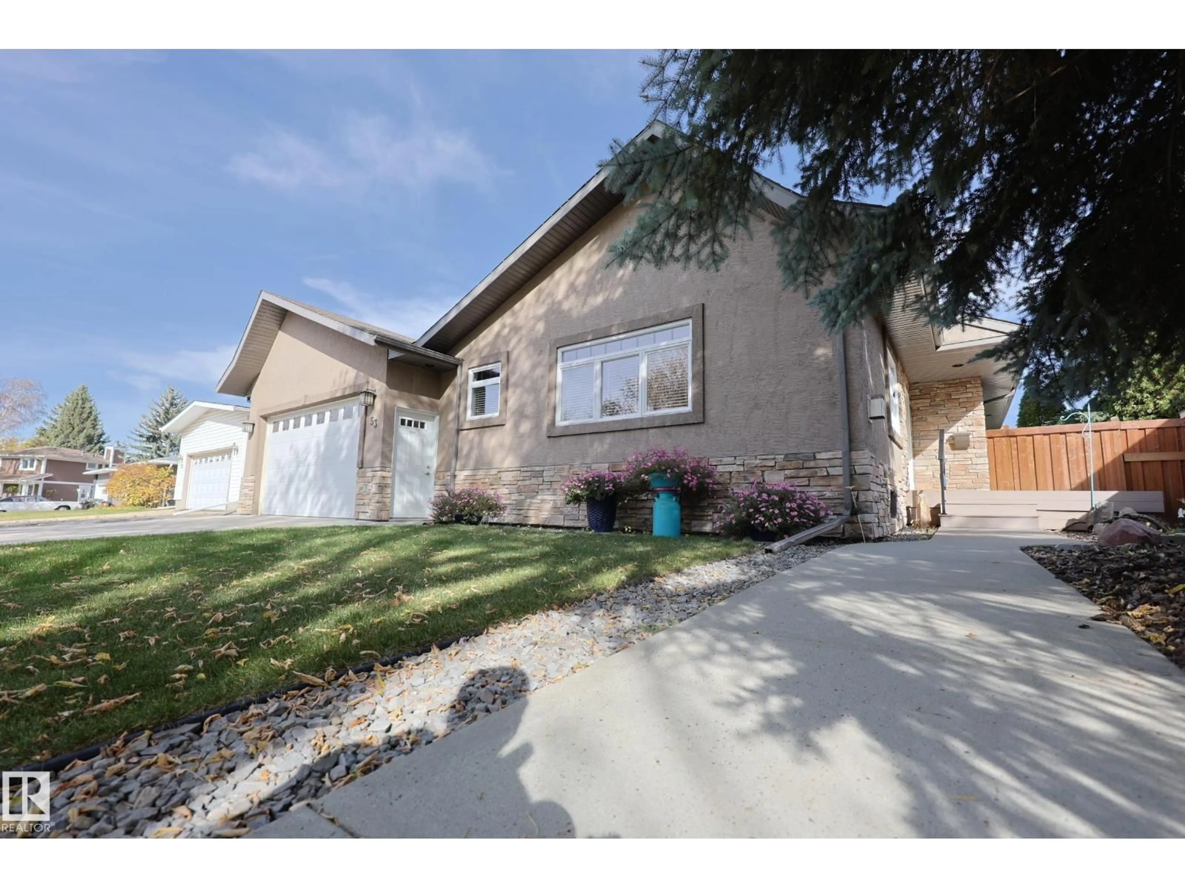 Home with vinyl exterior material, street for 53 BUTTERFIELD CR, St. Albert Alberta T8N2W6