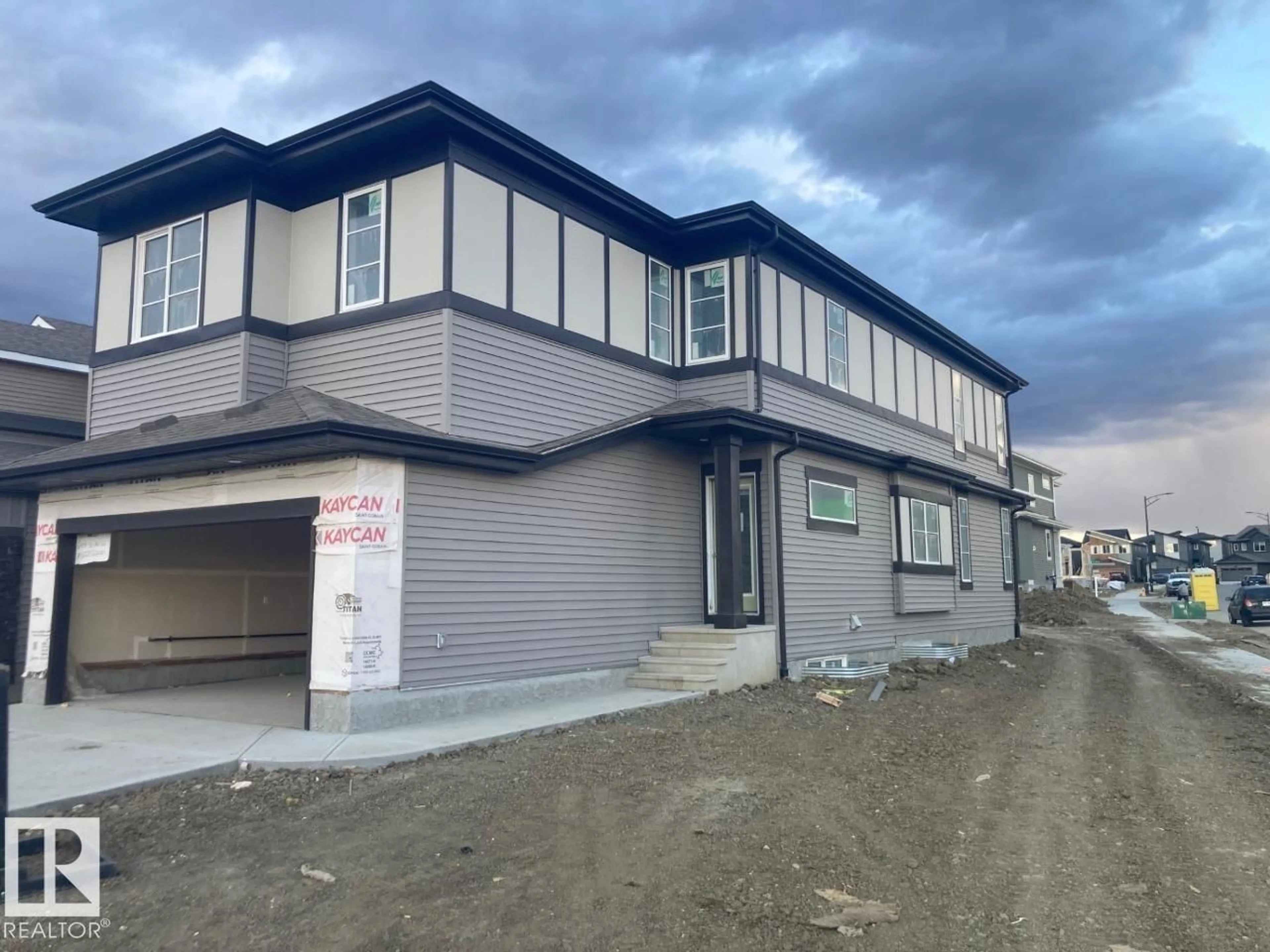 Home with vinyl exterior material, building for SW - 6408 30 AV, Edmonton Alberta T6X3J8