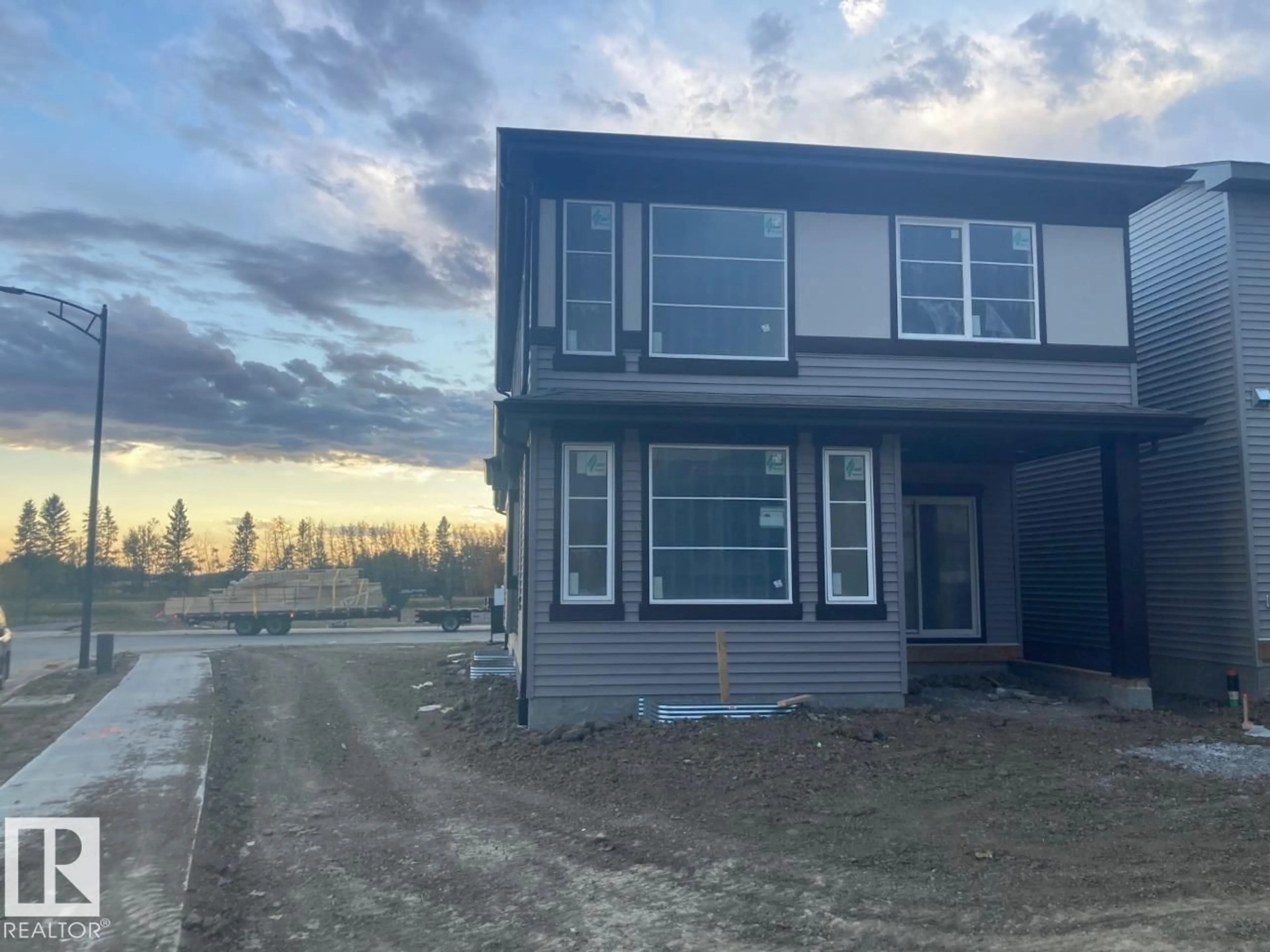 Home with vinyl exterior material, unknown for SW - 6408 30 AV, Edmonton Alberta T6X3J8