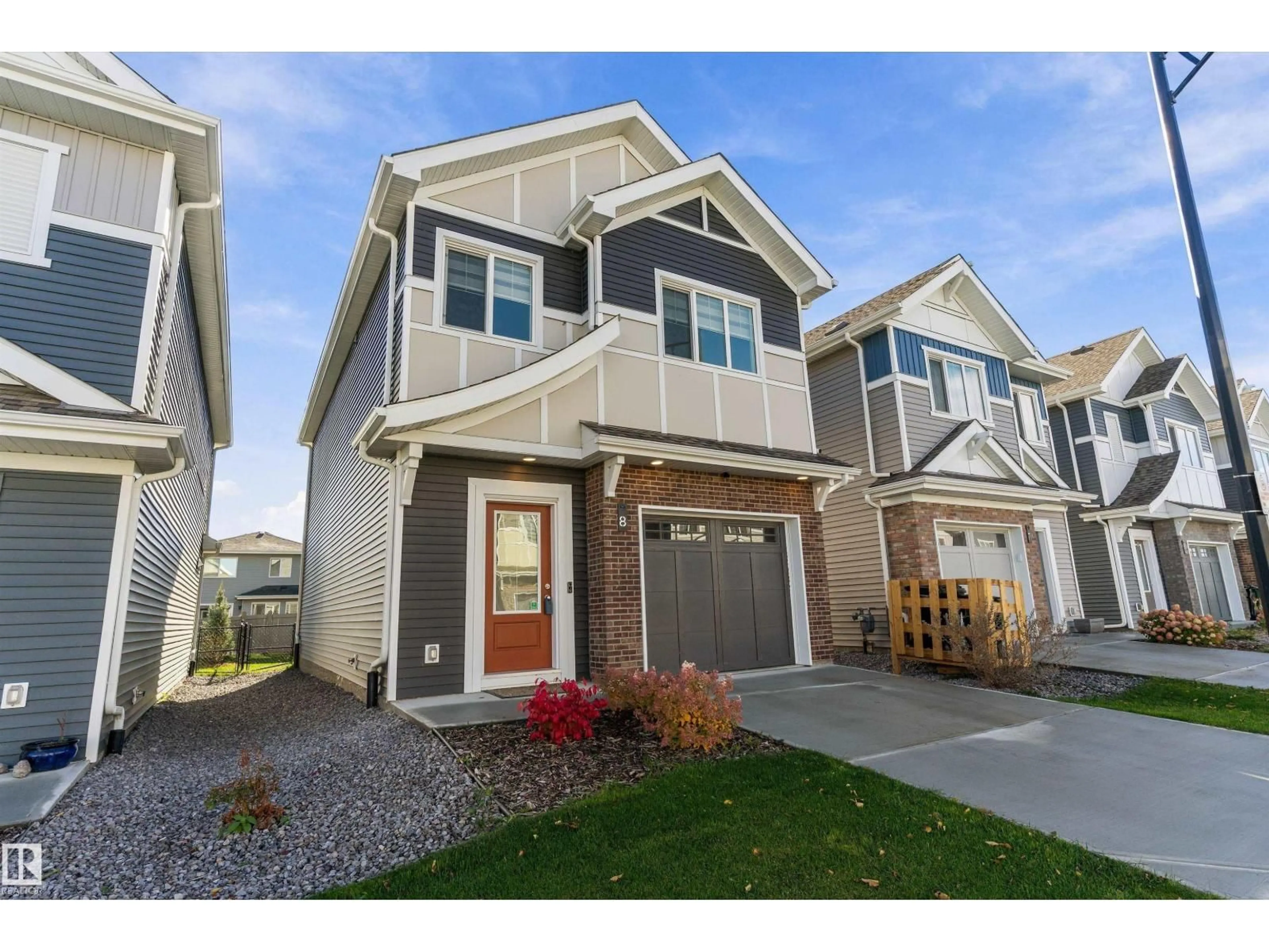 Home with vinyl exterior material, street for #8 - 13119 209 ST, Edmonton Alberta T5S0R4