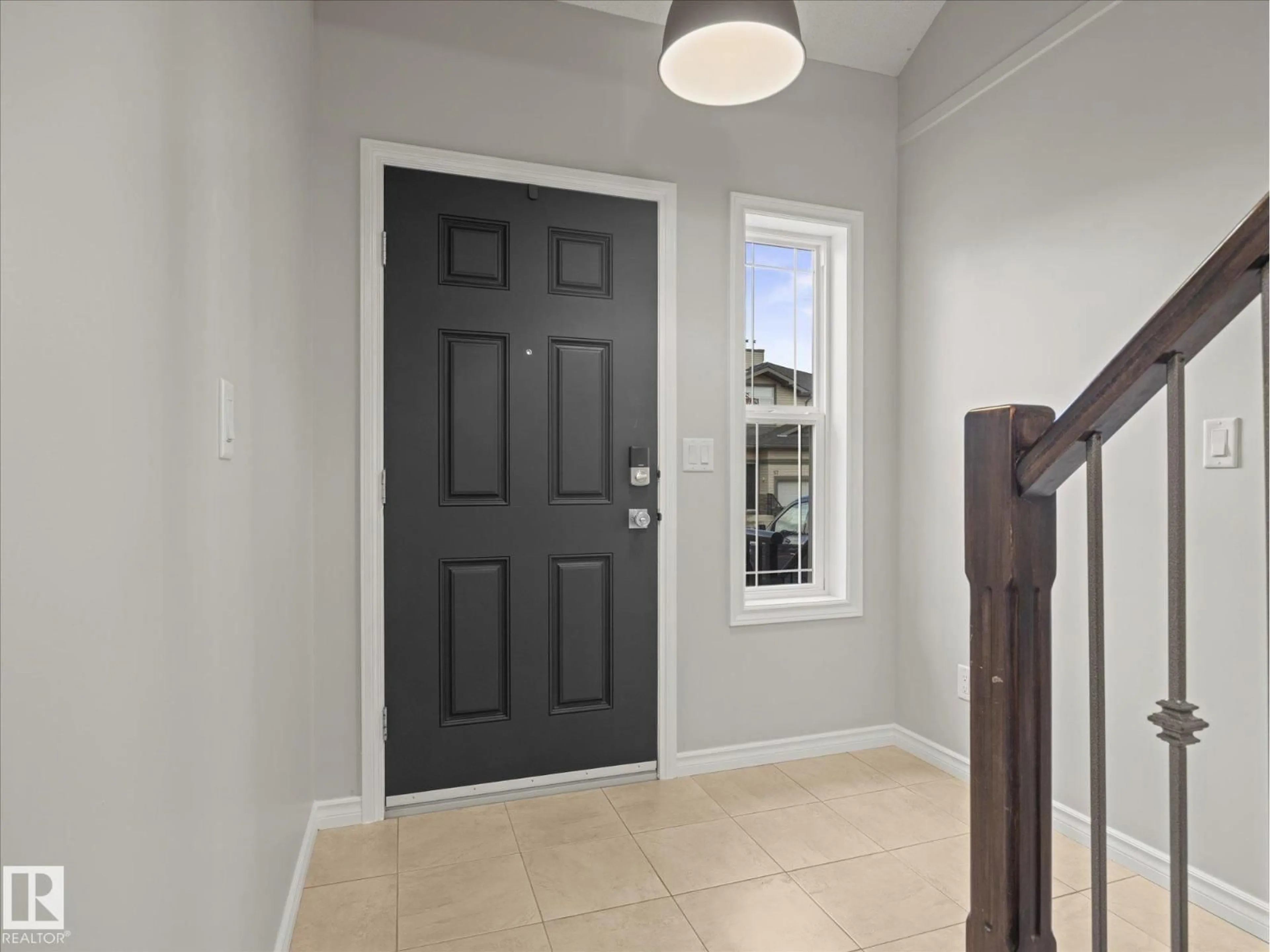 Indoor entryway for 15 - 9511 102 AV, Morinville Alberta T8R0C6