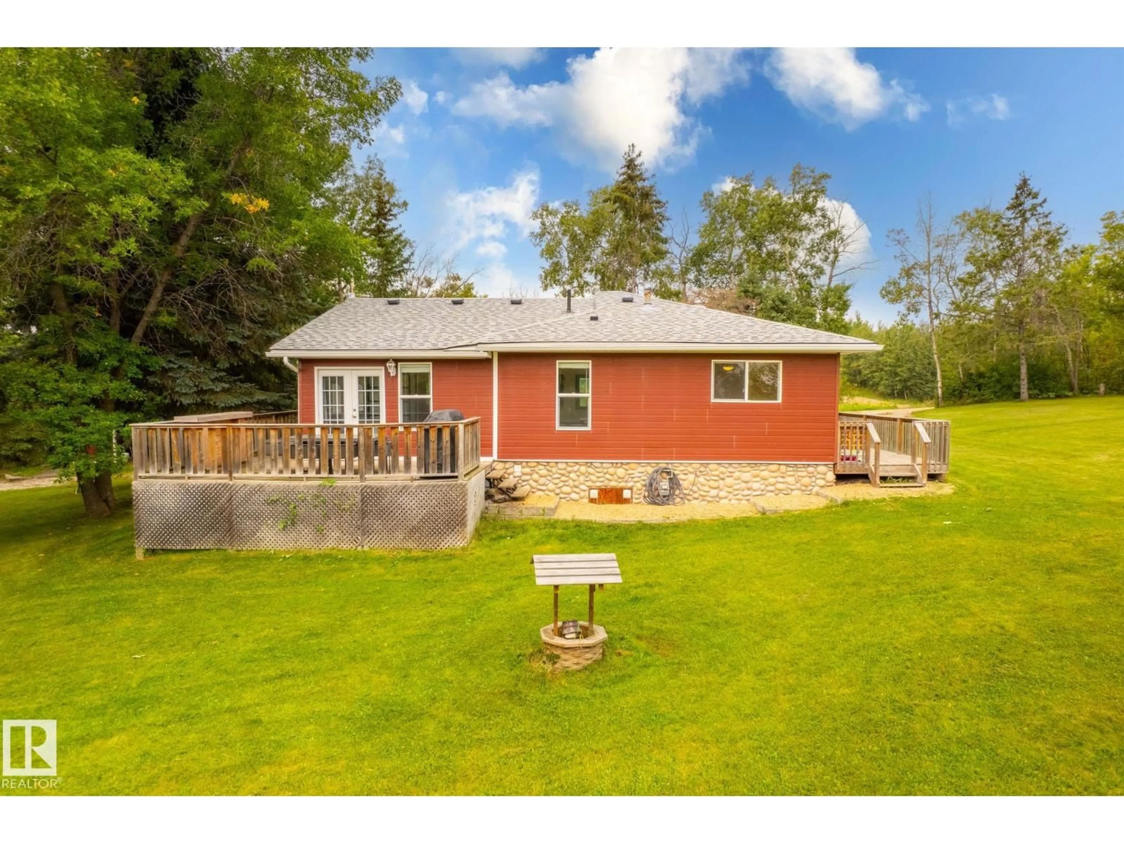 A pic from outside/outdoor area/front of a property/back of a property/a pic from drone, unknown for 55115 RGE ROAD 13, Rural Lac Ste. Anne County Alberta T0E1V0