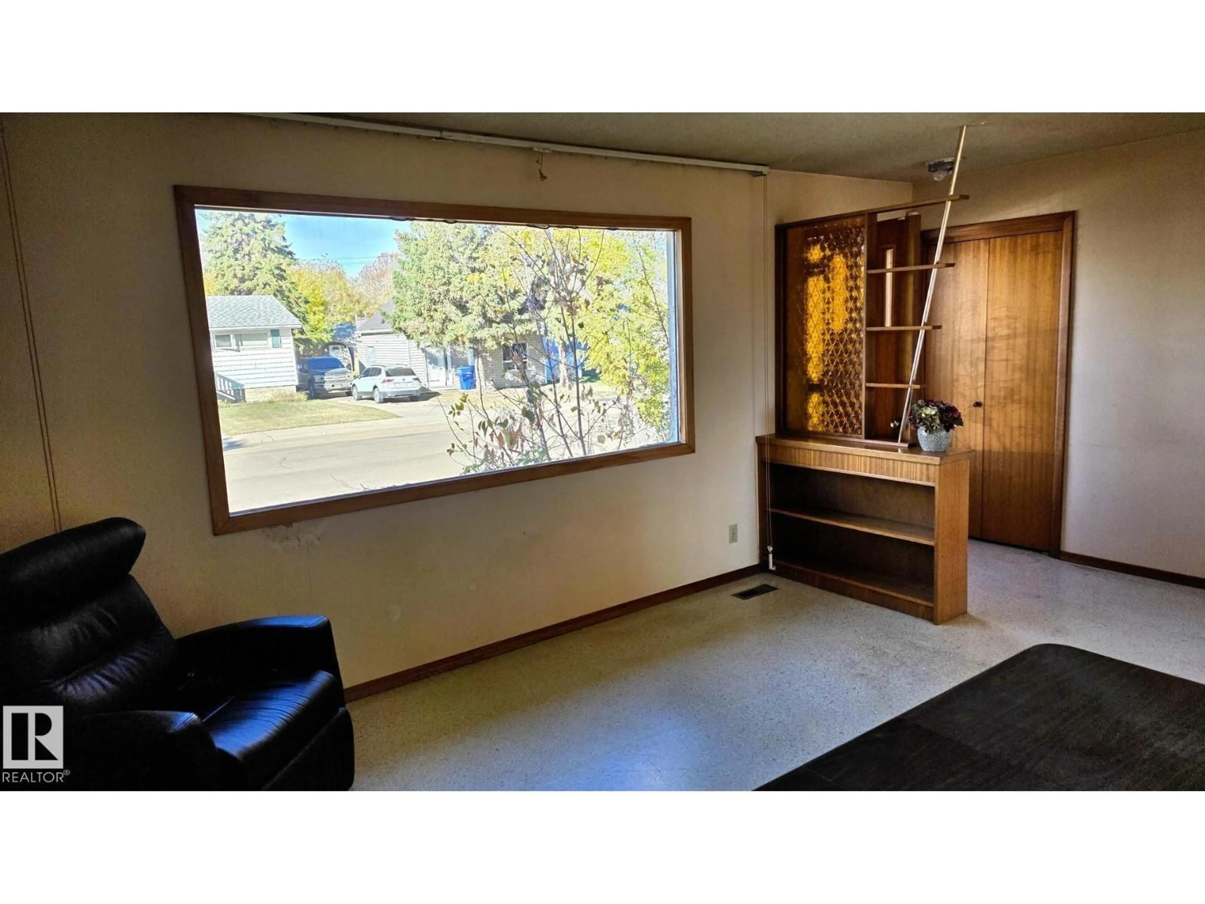 Home theater for 5517 49 ST, Vegreville Alberta T9C1G5