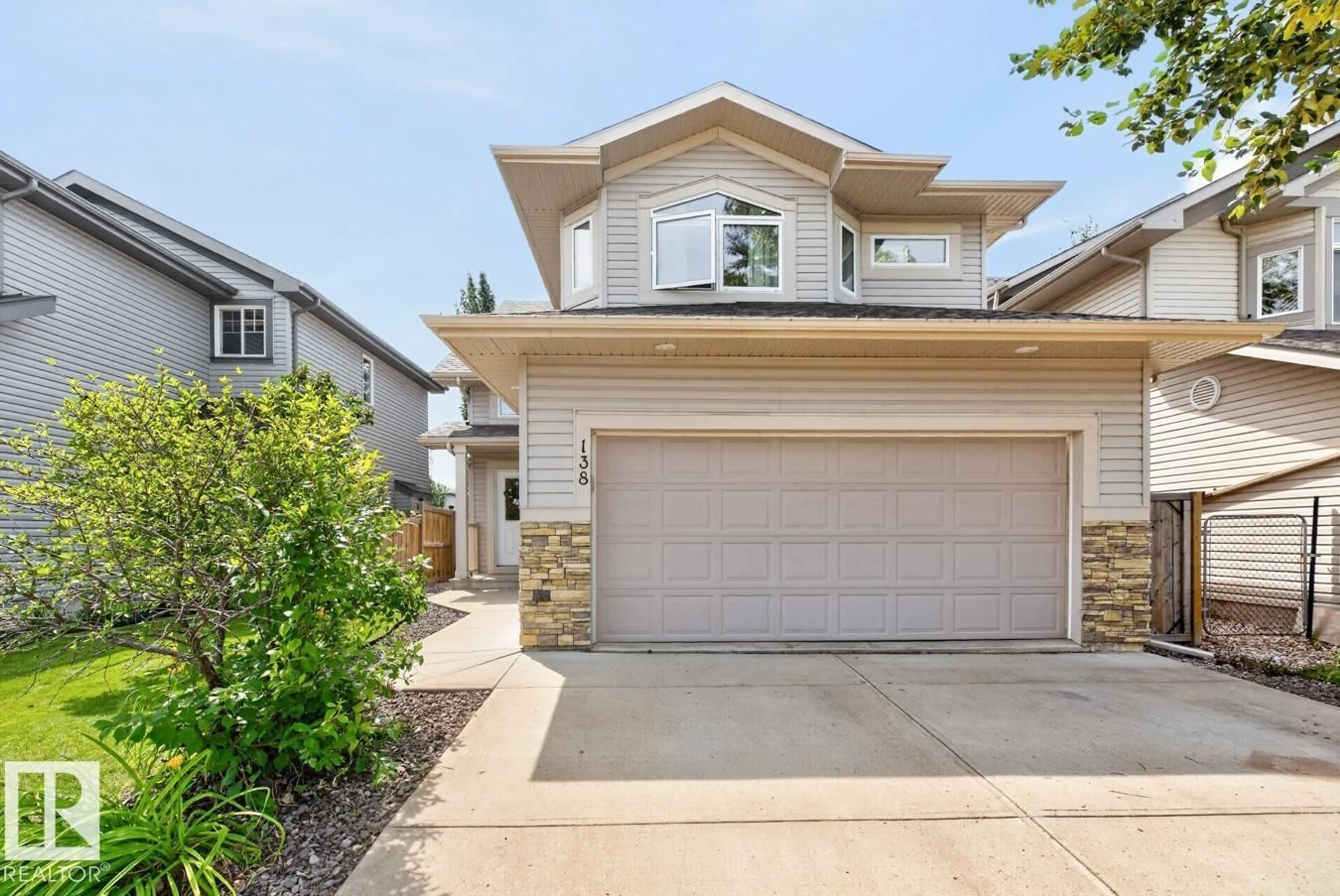 Home with vinyl exterior material, street for 138 WELLINGTON PL, Fort Saskatchewan Alberta T8L0G3