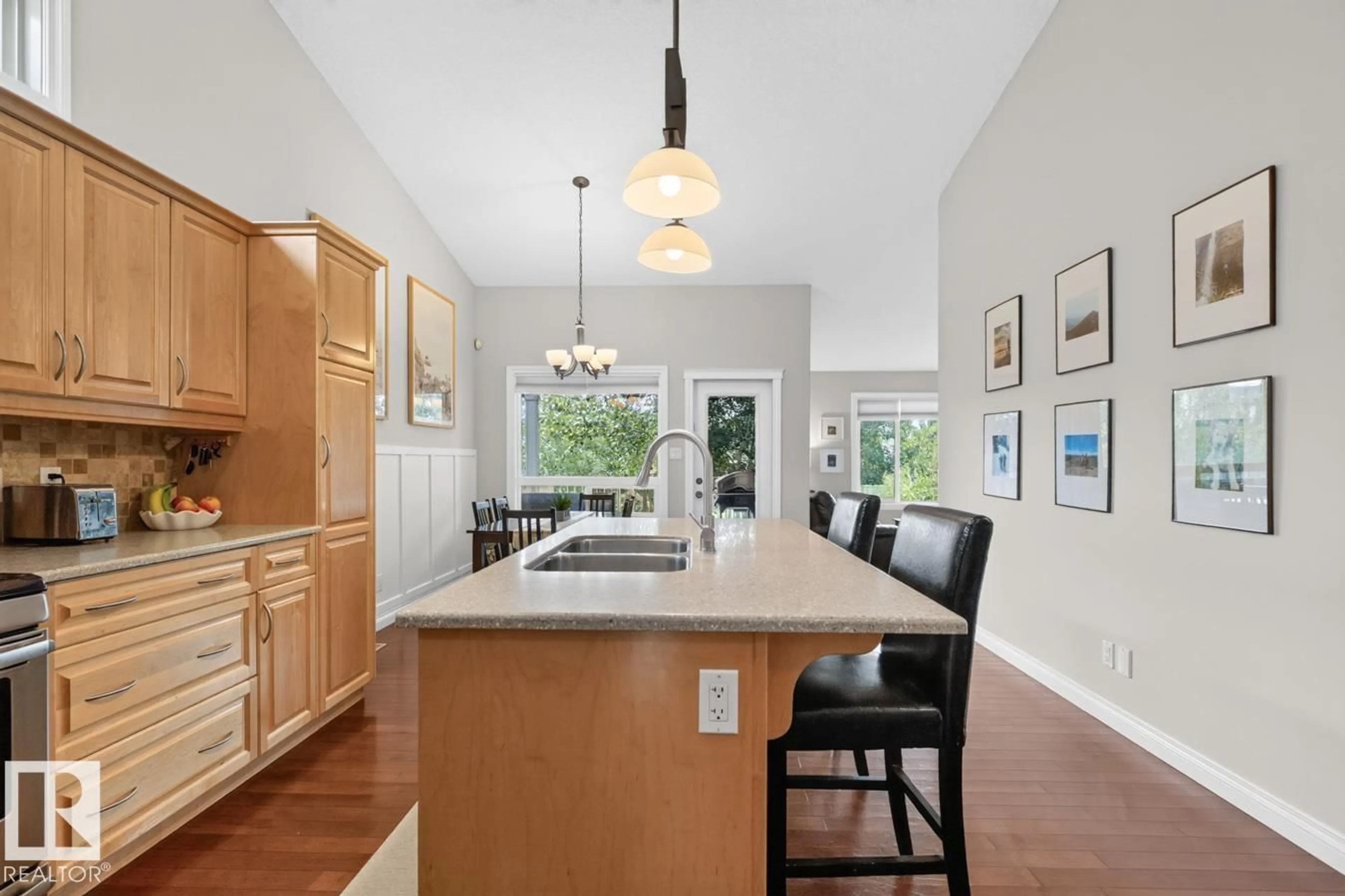 Open concept kitchen, ceramic/tile floor for 138 WELLINGTON PL, Fort Saskatchewan Alberta T8L0G3