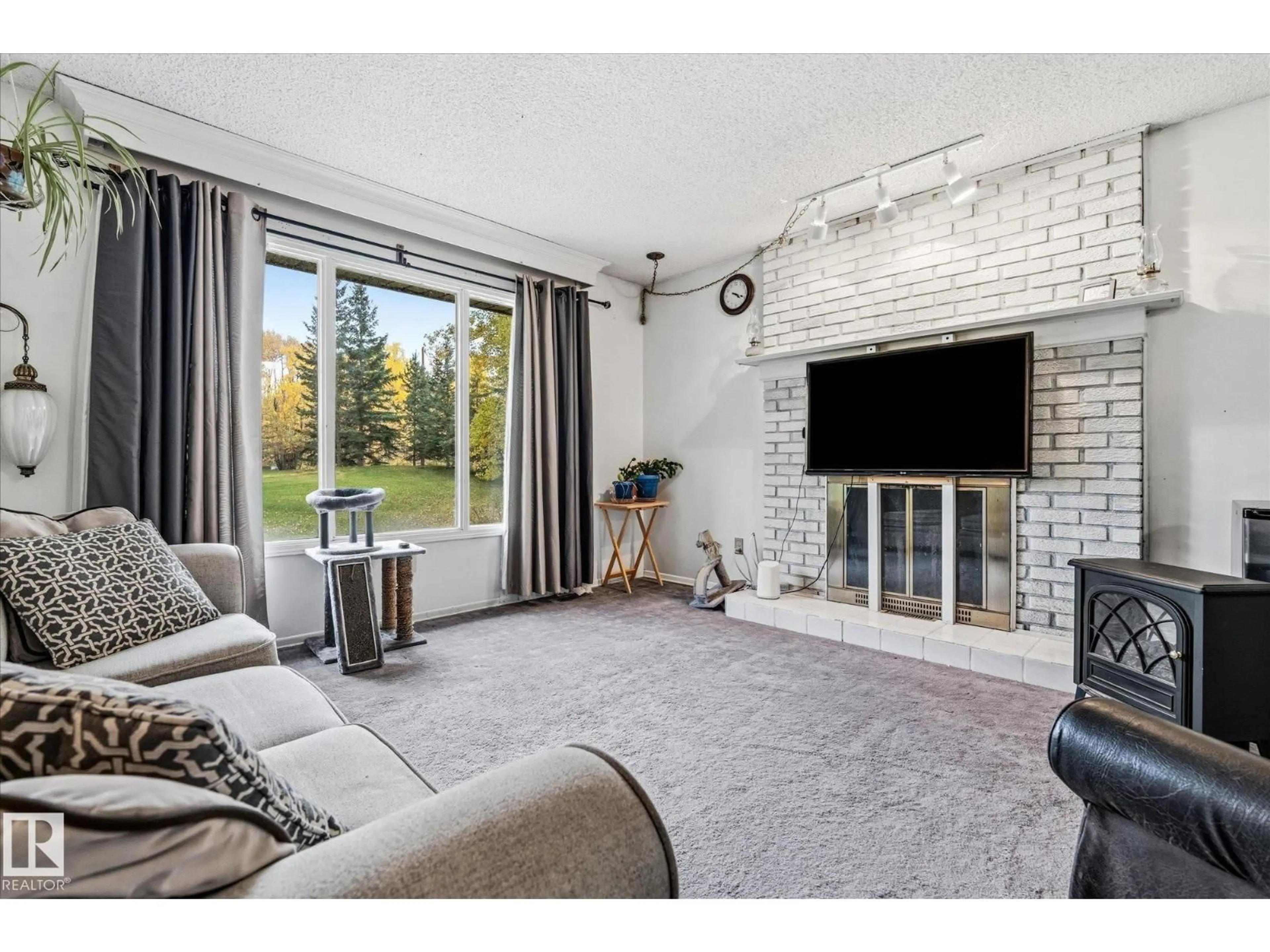Living room with furniture, unknown for 53301 - 25 RGE ROAD 32, Rural Parkland County Alberta T0E0N0
