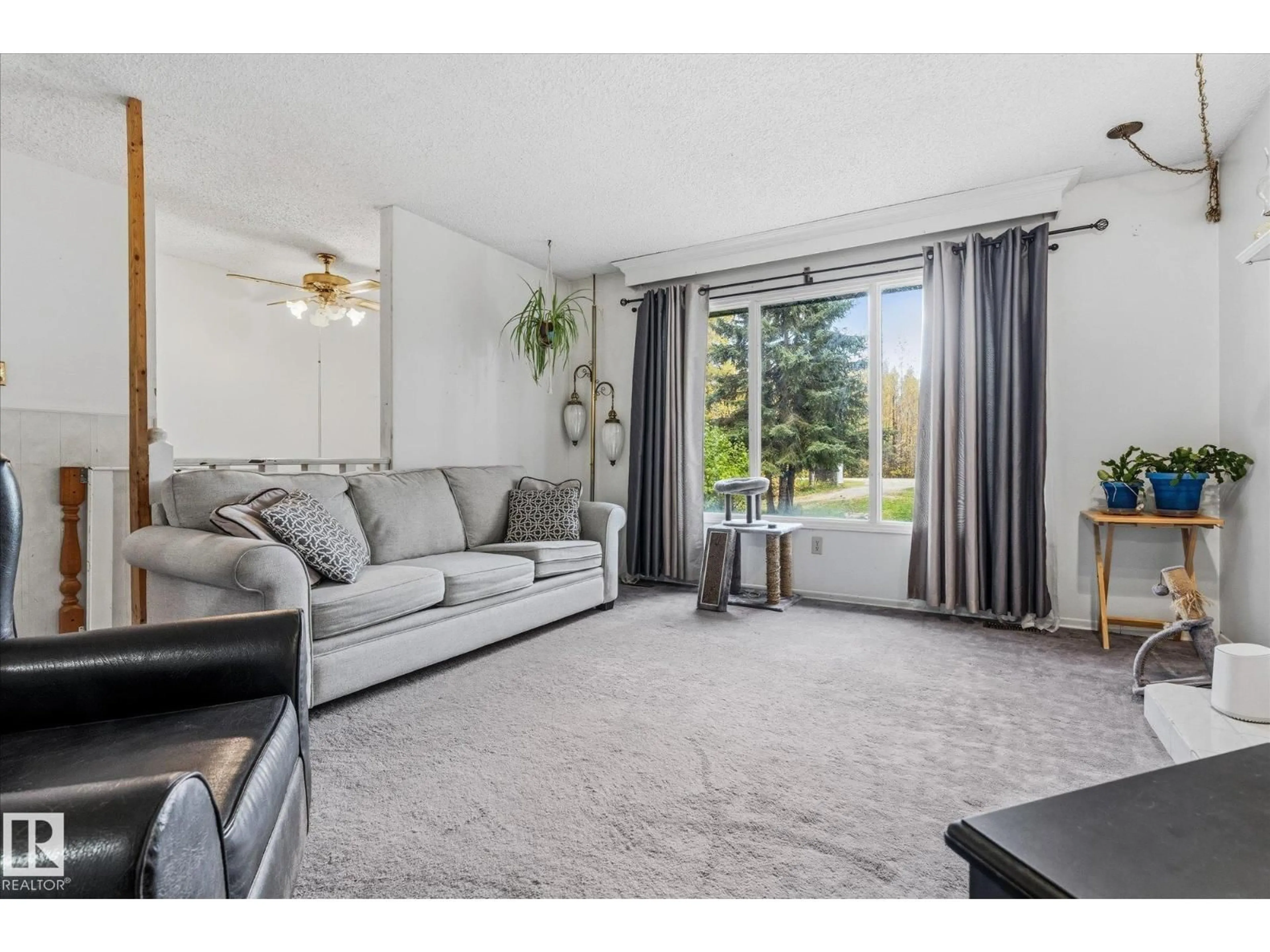 Living room with furniture, unknown for 53301 - 25 RGE ROAD 32, Rural Parkland County Alberta T0E0N0
