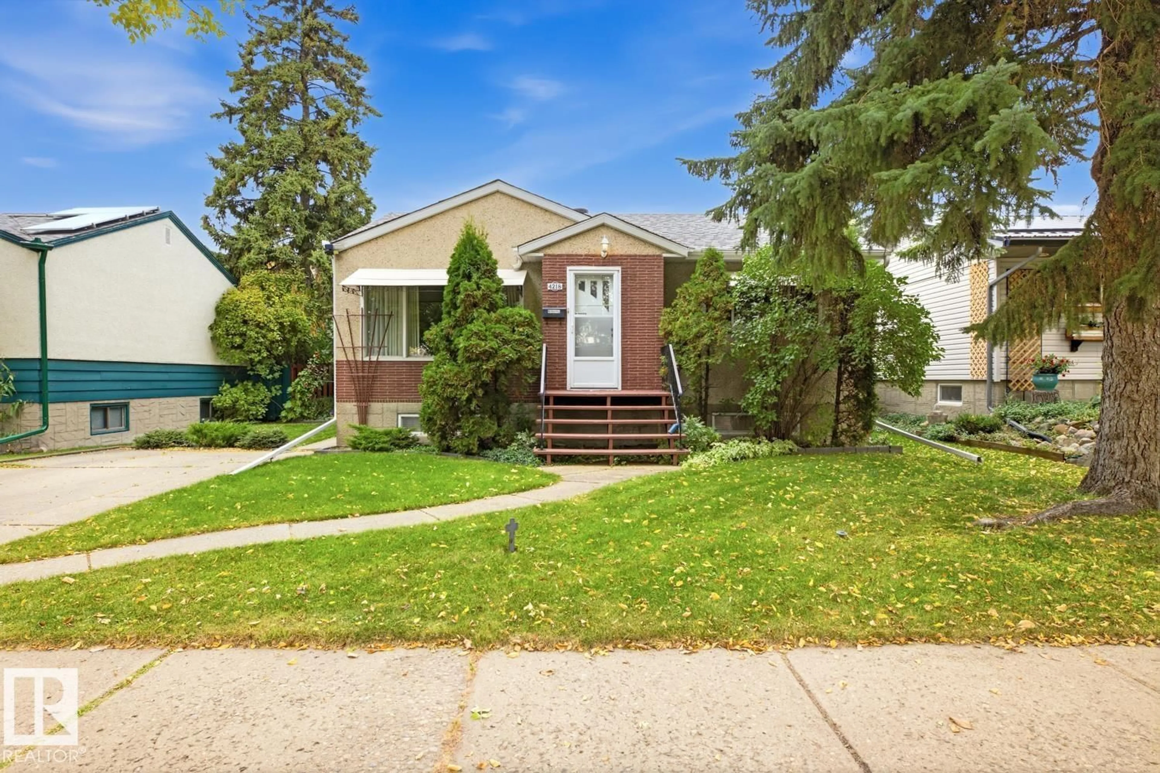 Home with vinyl exterior material, street for 4218 111 AV, Edmonton Alberta T5W0K2