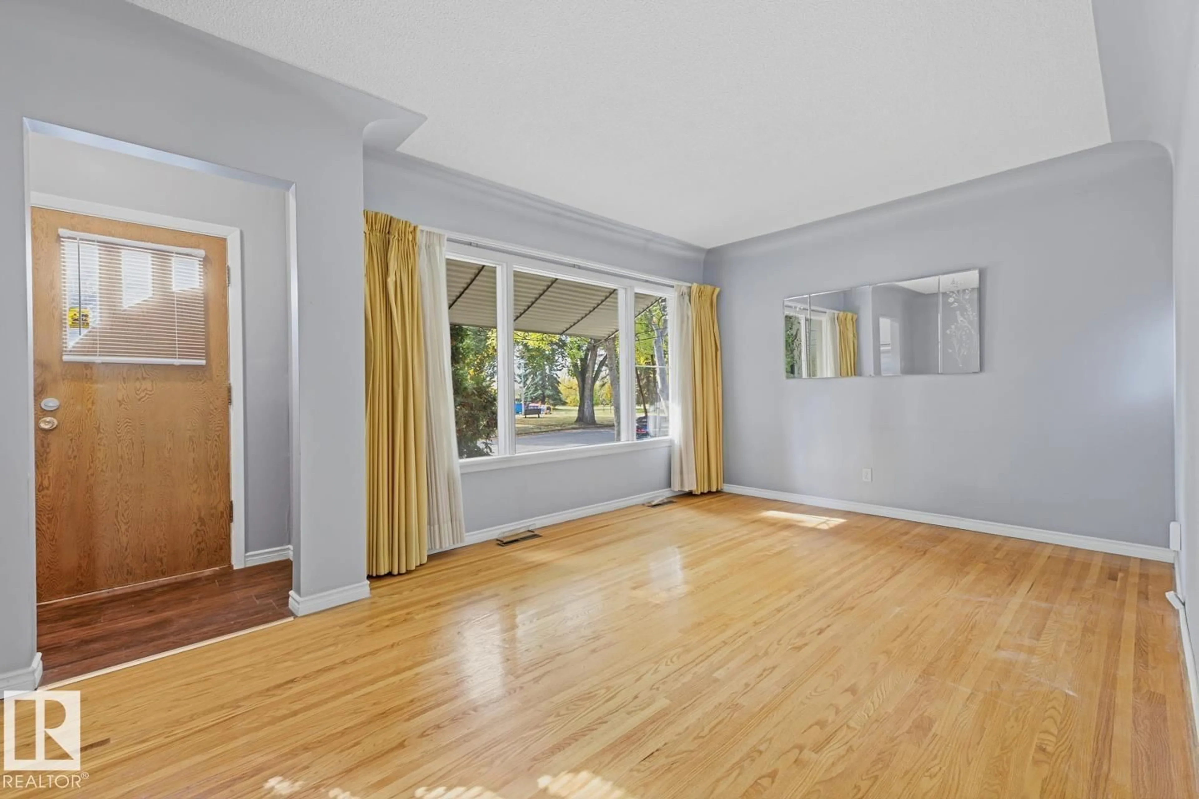 A pic of a room for 4218 111 AV, Edmonton Alberta T5W0K2