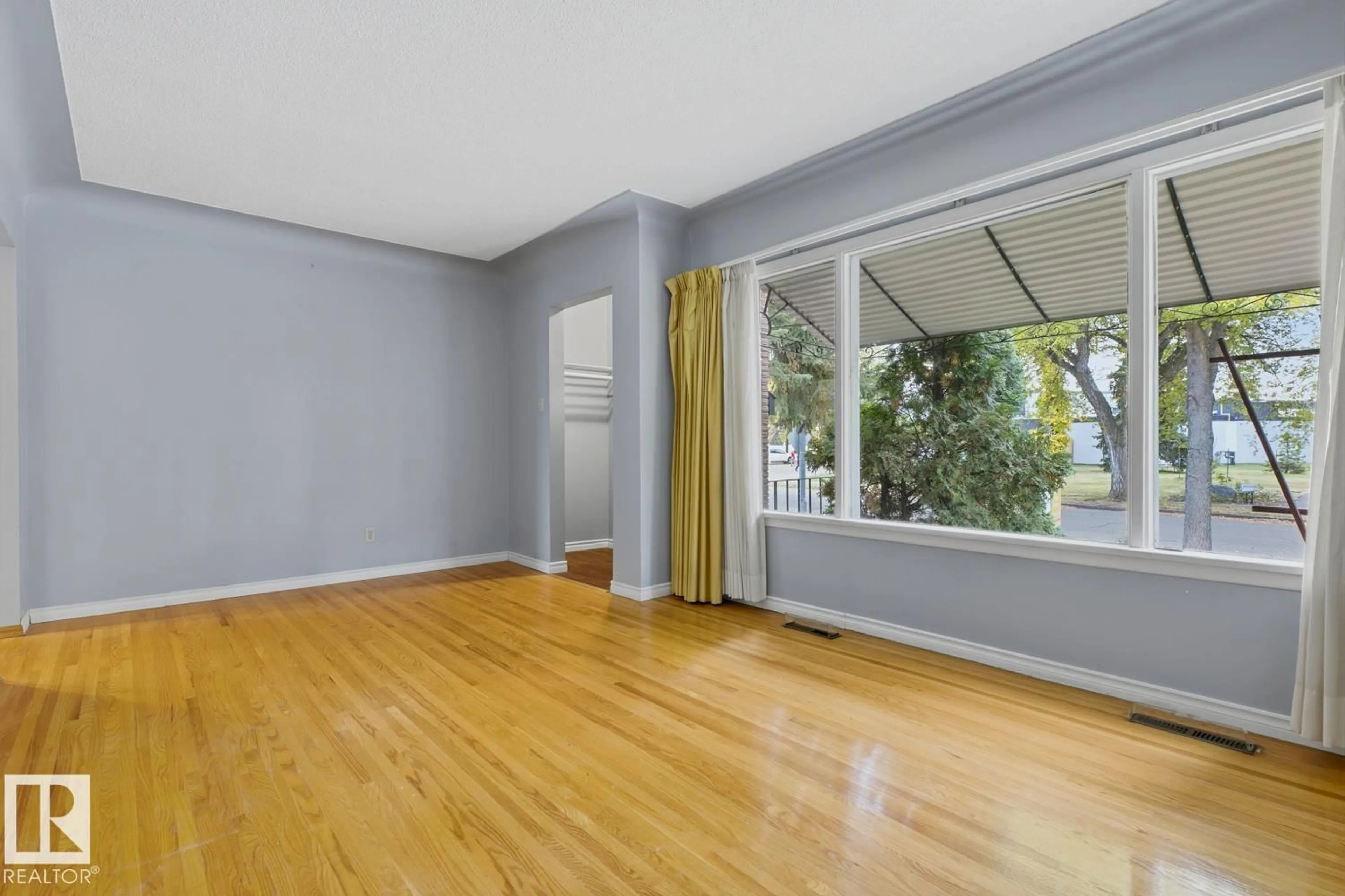 A pic of a room for 4218 111 AV, Edmonton Alberta T5W0K2