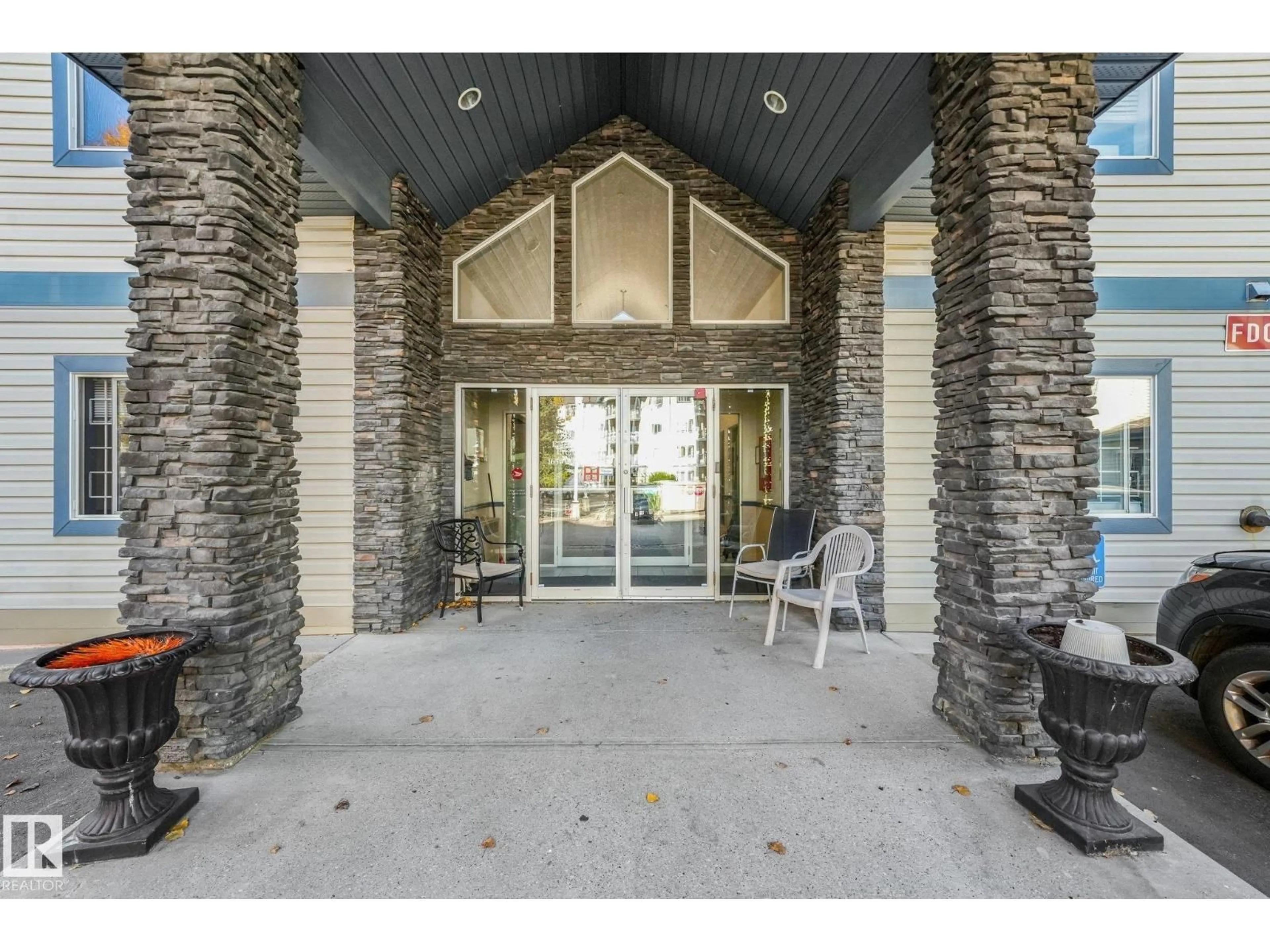 Indoor foyer for 204 - 16303 95 ST, Edmonton Alberta T5Z3V1
