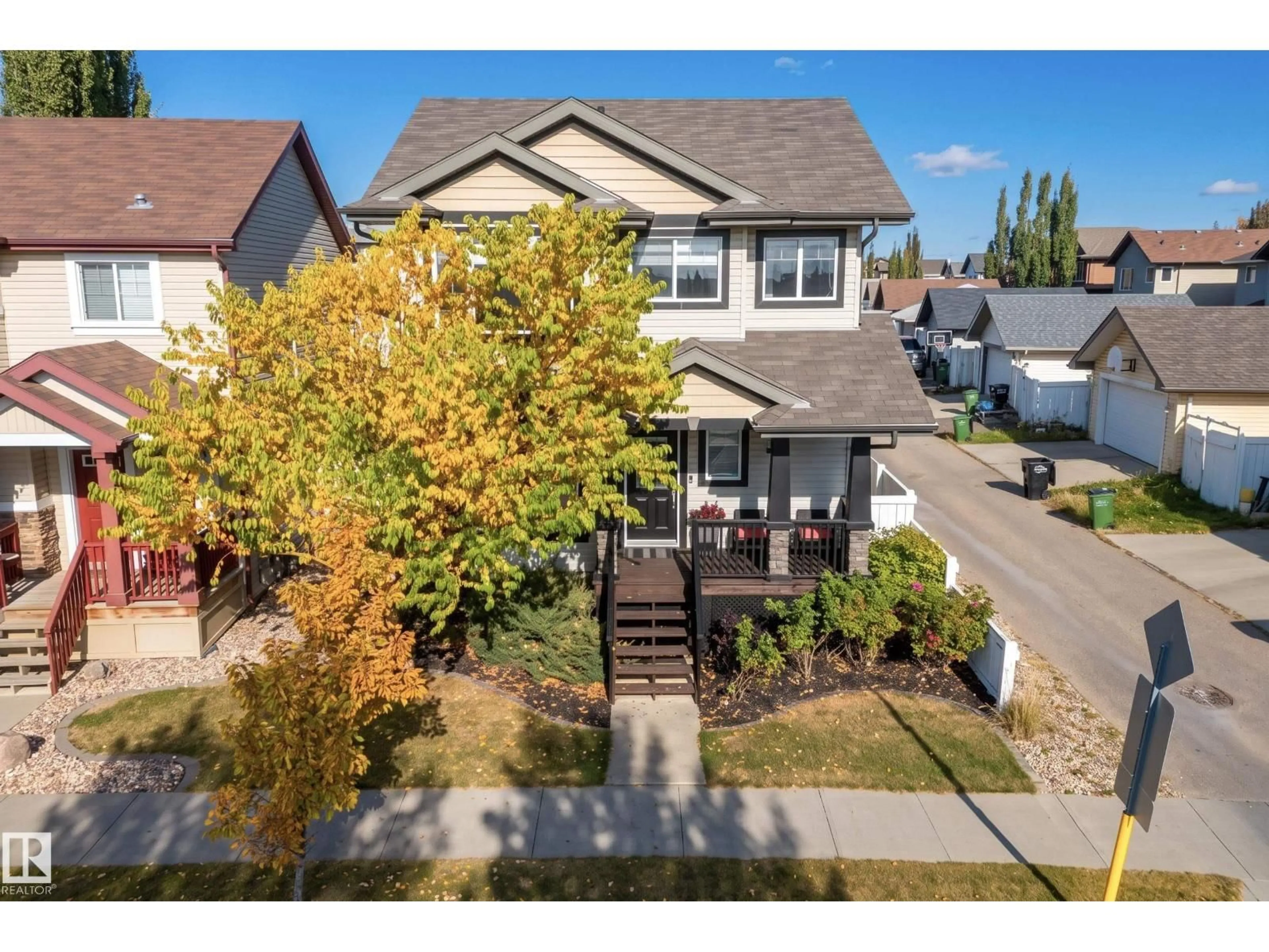 A pic from outside/outdoor area/front of a property/back of a property/a pic from drone, street for 7161 SOUTH TERWILLEGAR DR, Edmonton Alberta T6R0P3
