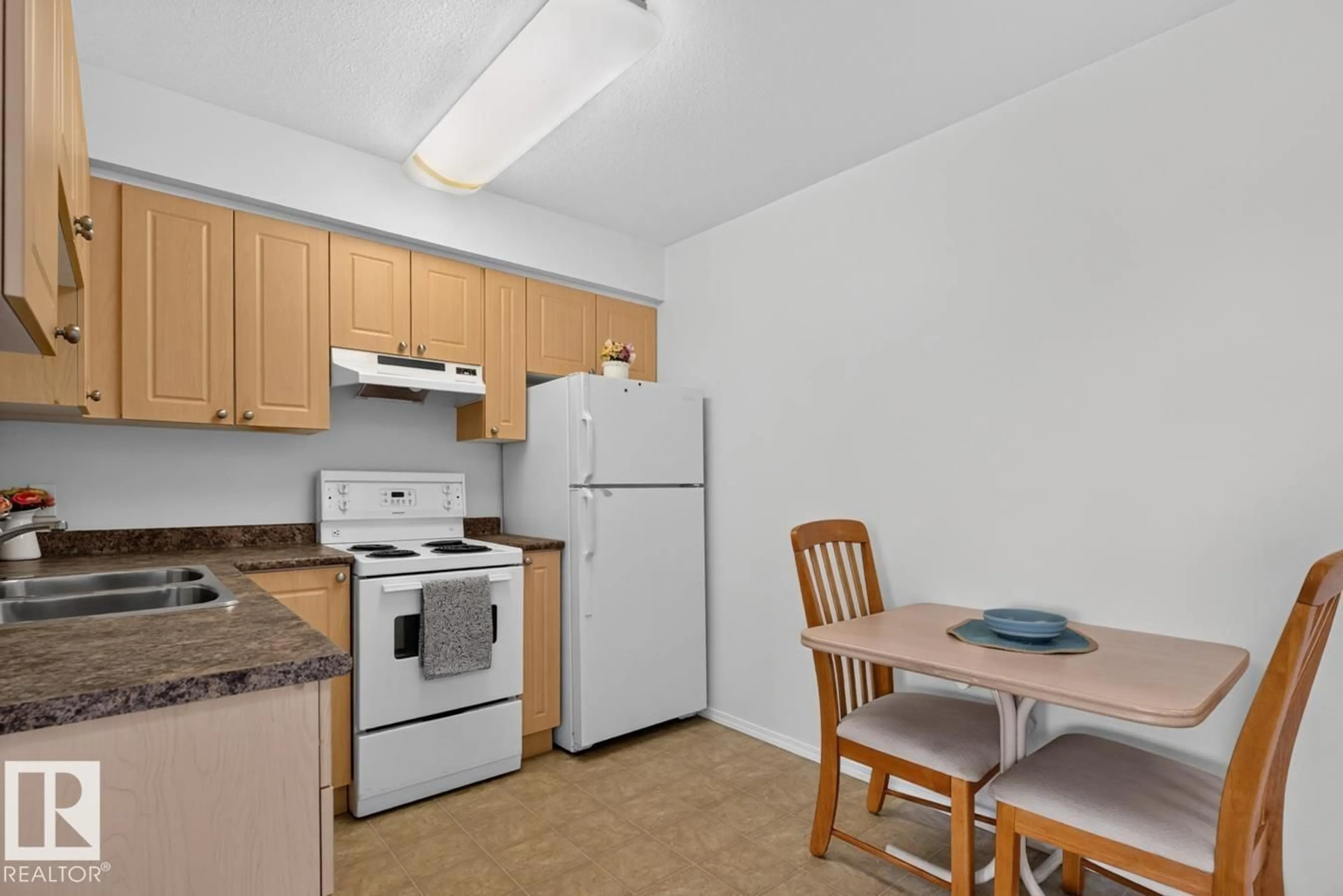 Standard kitchen, unknown for #323 - 8802 SOUTHFORT, Fort Saskatchewan Alberta T8L4R6