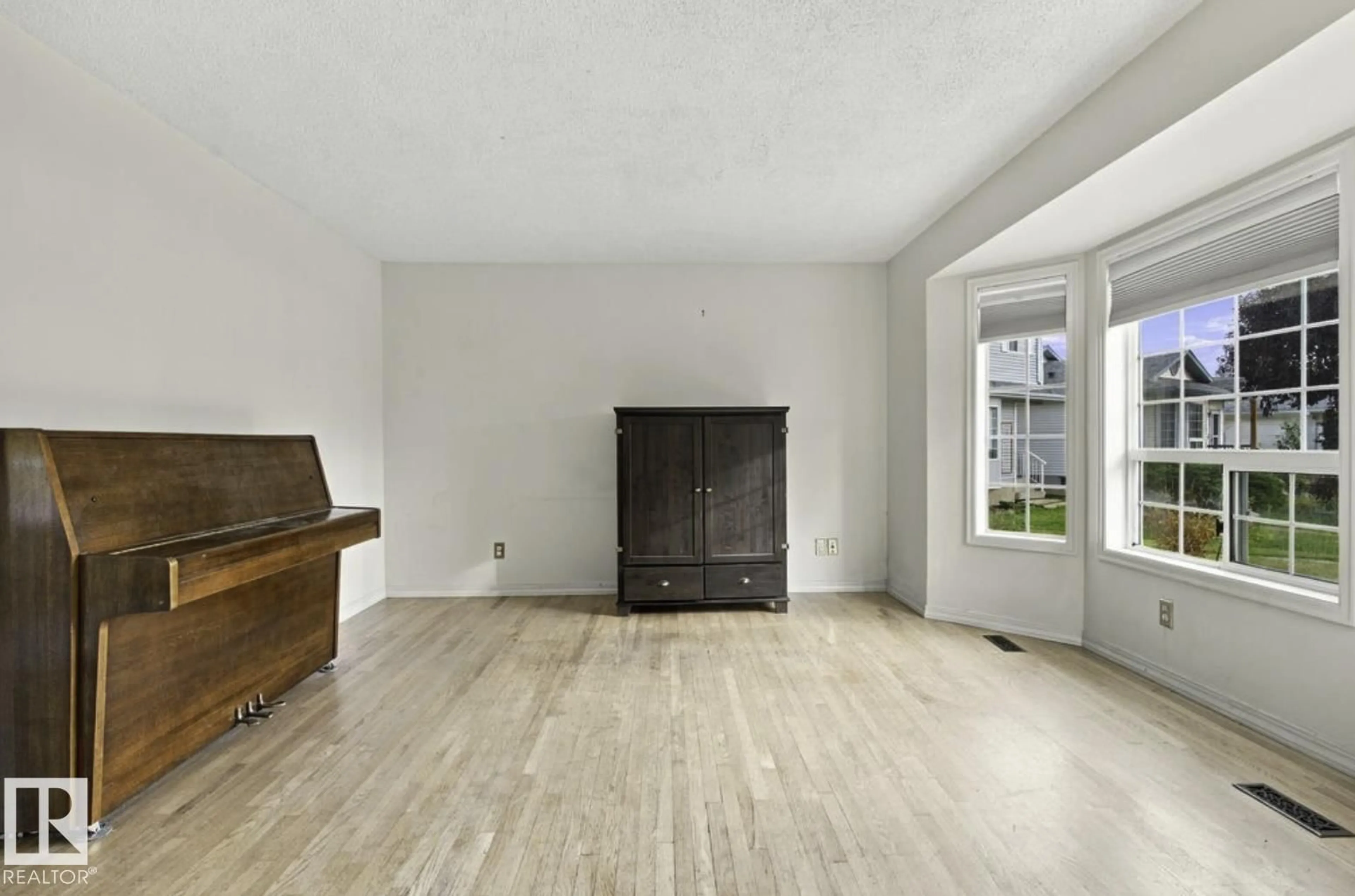 A pic of a room for NW - 4423 36A ST, Edmonton Alberta T6L6K5