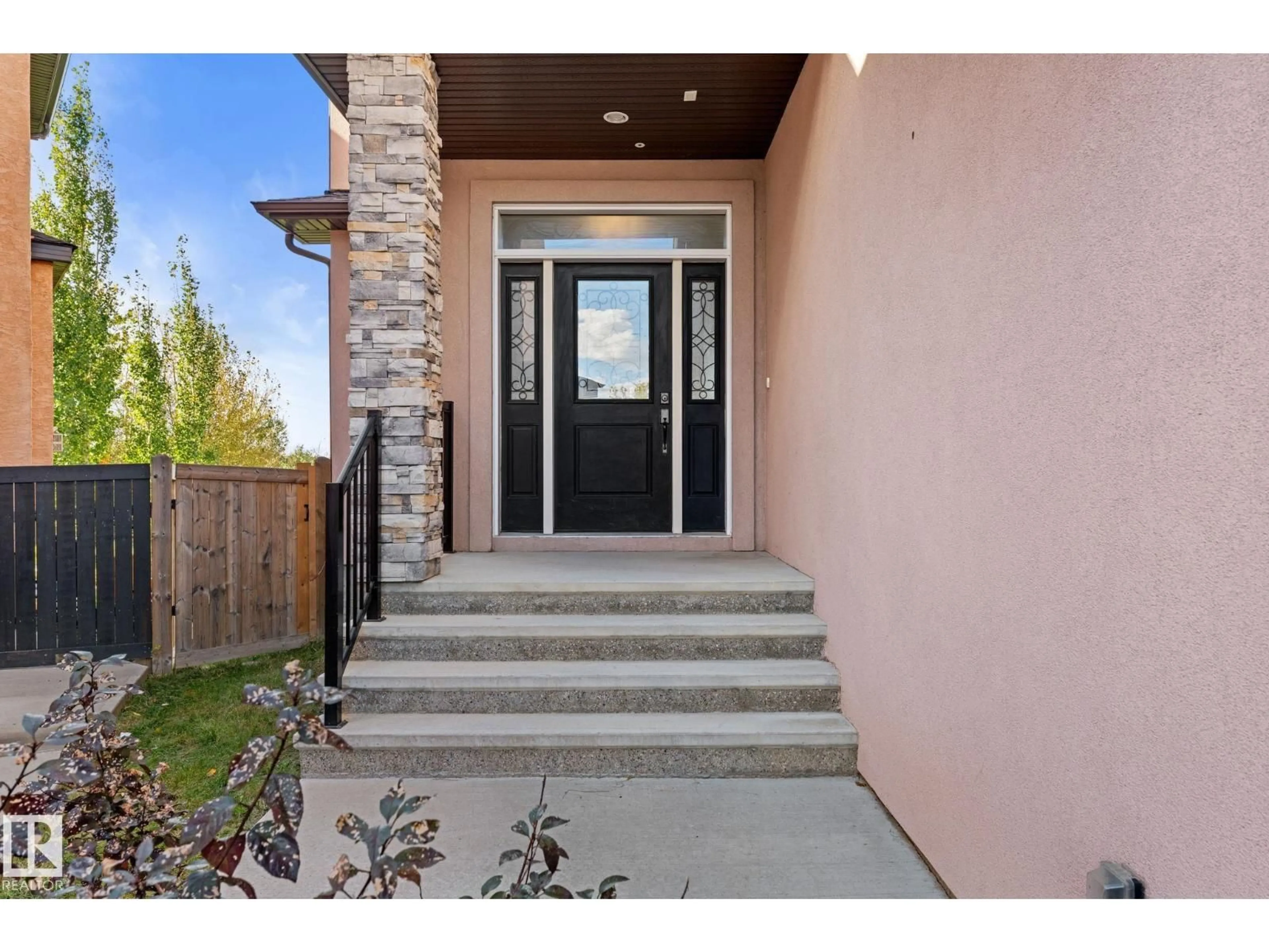 Indoor entryway for 229 ALBANY DR, Edmonton Alberta T6V0L4