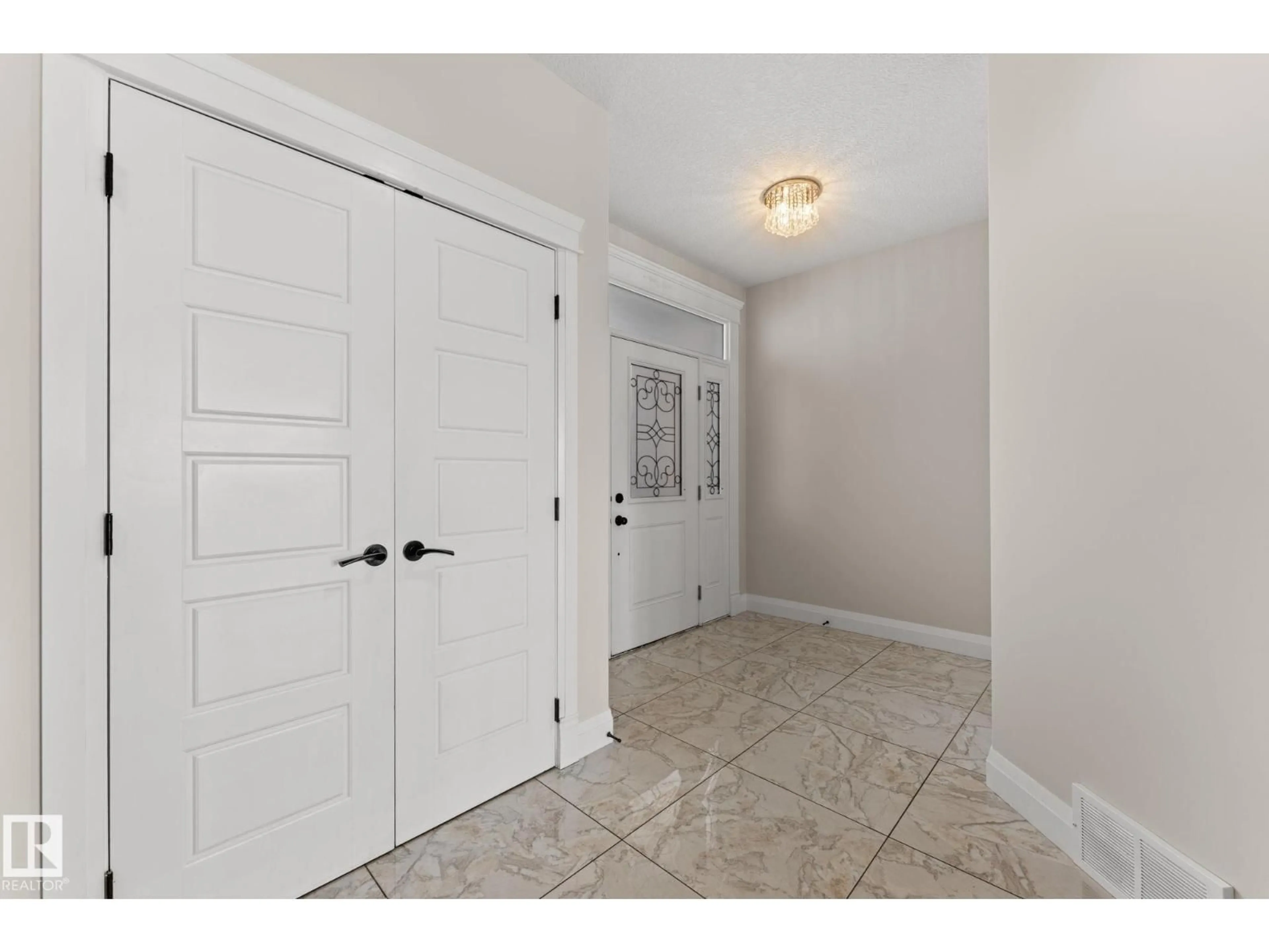 Indoor entryway for 229 ALBANY DR, Edmonton Alberta T6V0L4