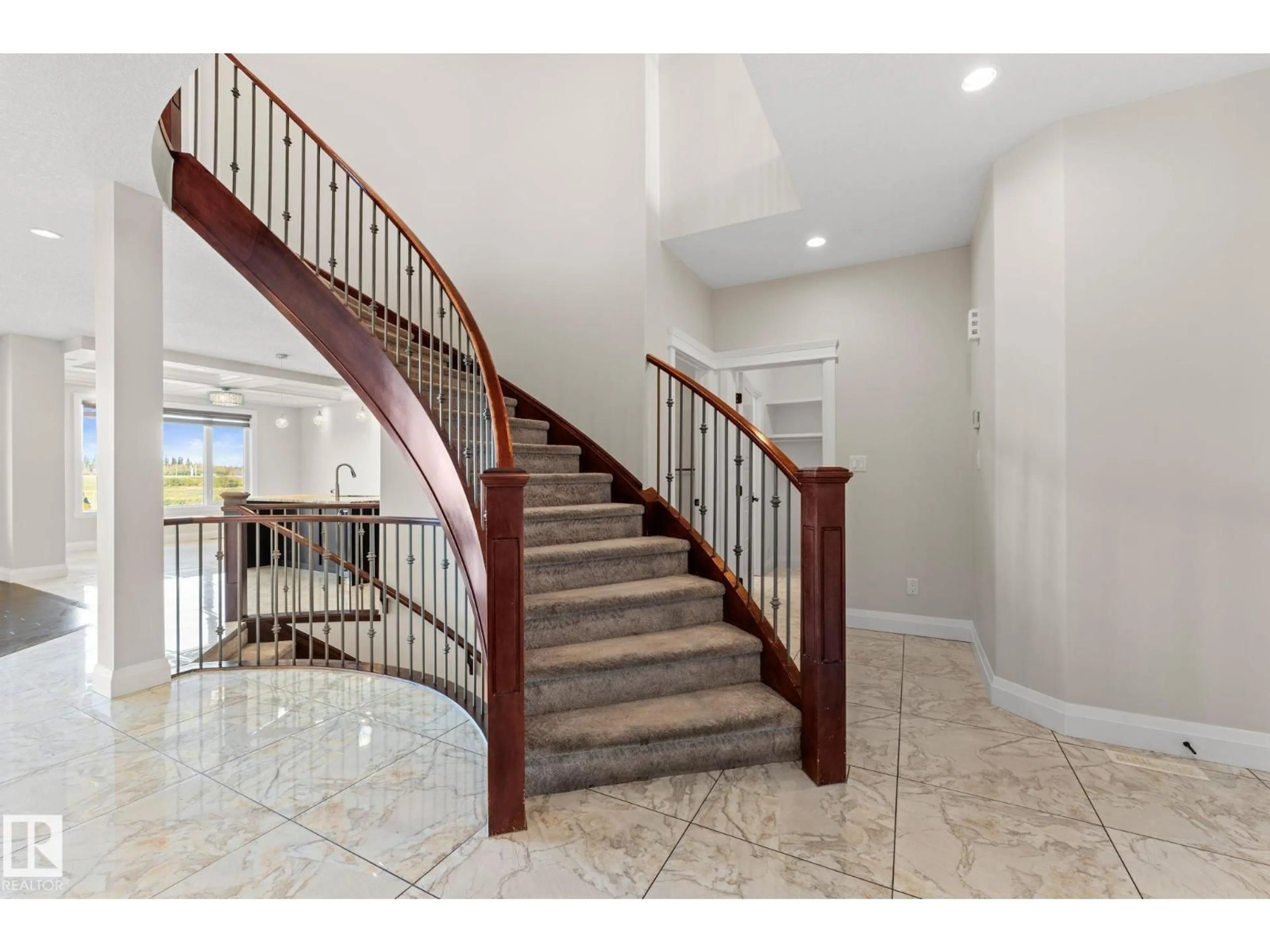 Indoor foyer for 229 ALBANY DR, Edmonton Alberta T6V0L4