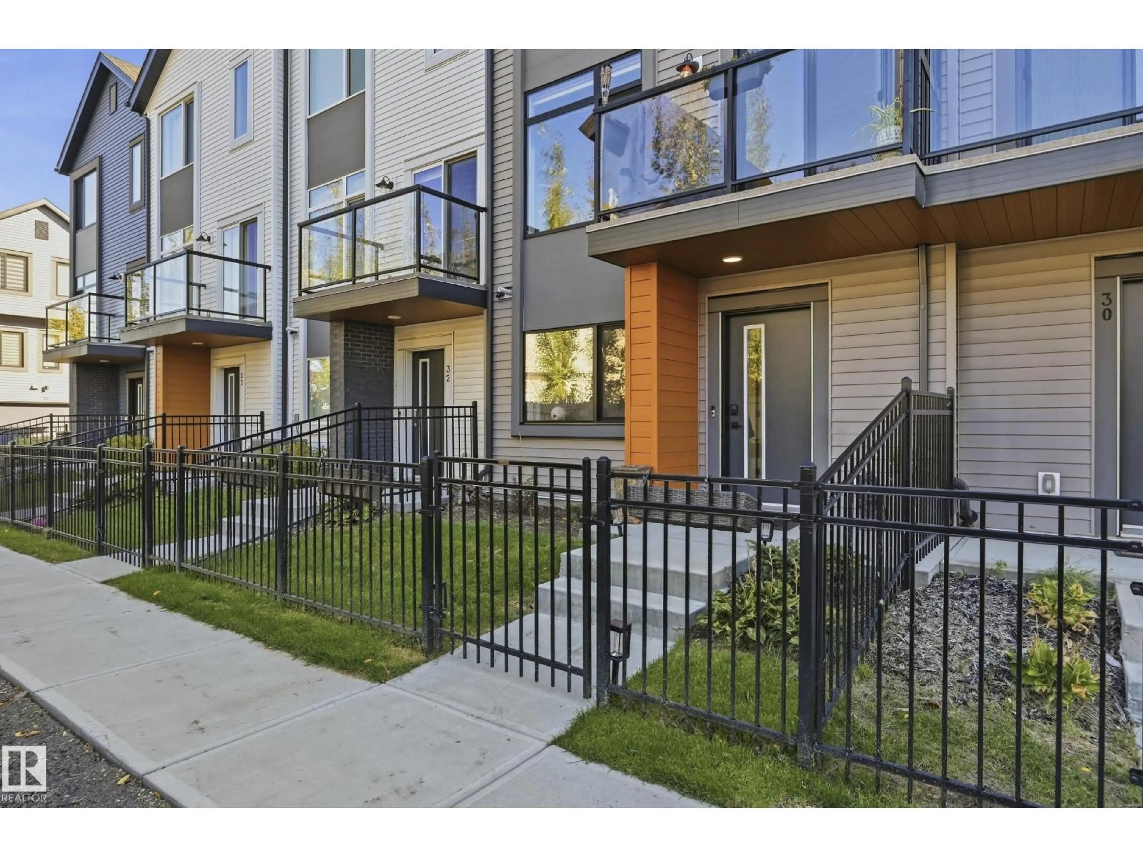 Patio, street for #31 - 1010 RABBIT HILL RD, Edmonton Alberta T6W4G7