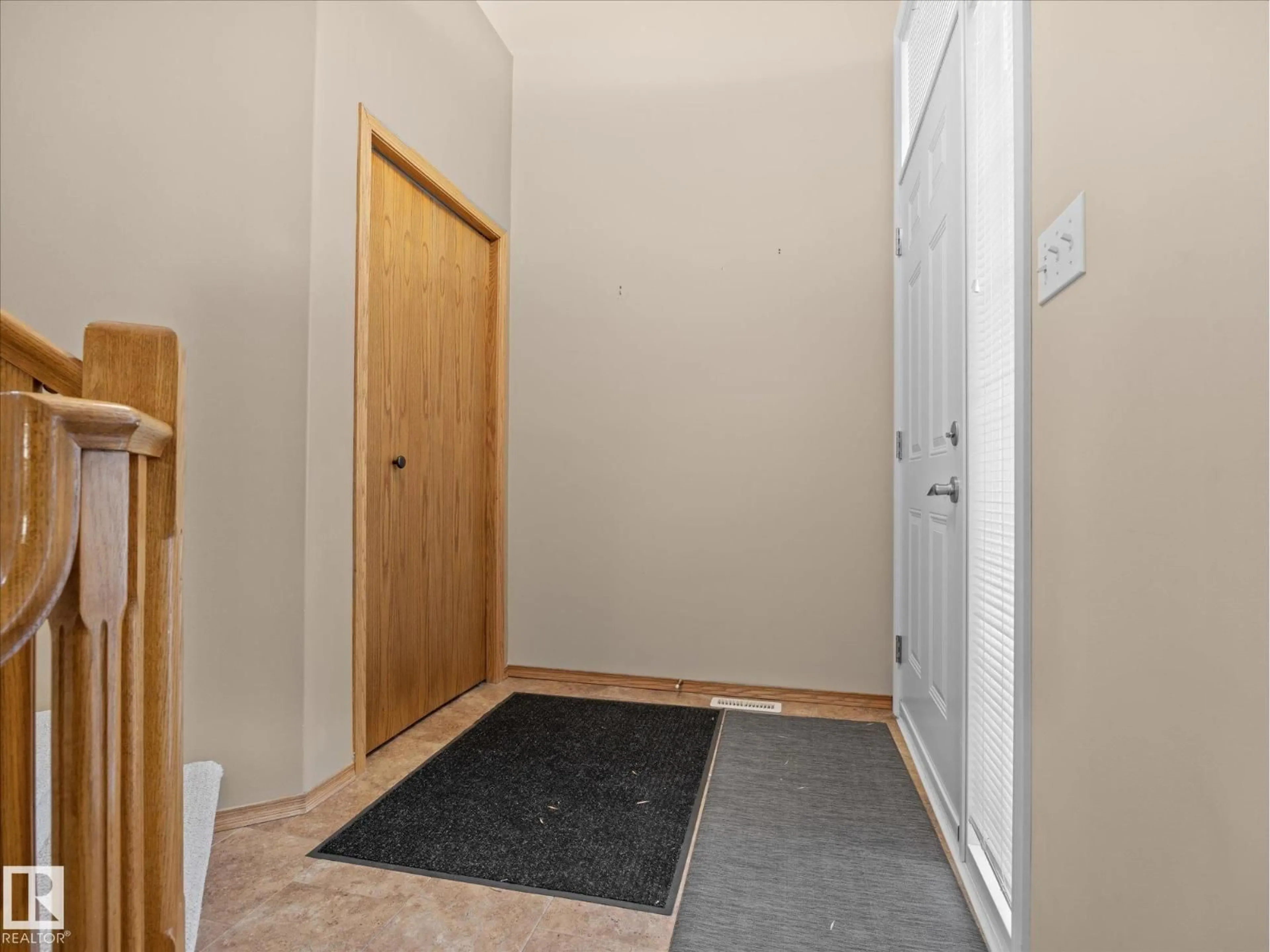Indoor entryway for 57A - 18 ERIN RIDGE DR, St. Albert Alberta T8N6G1