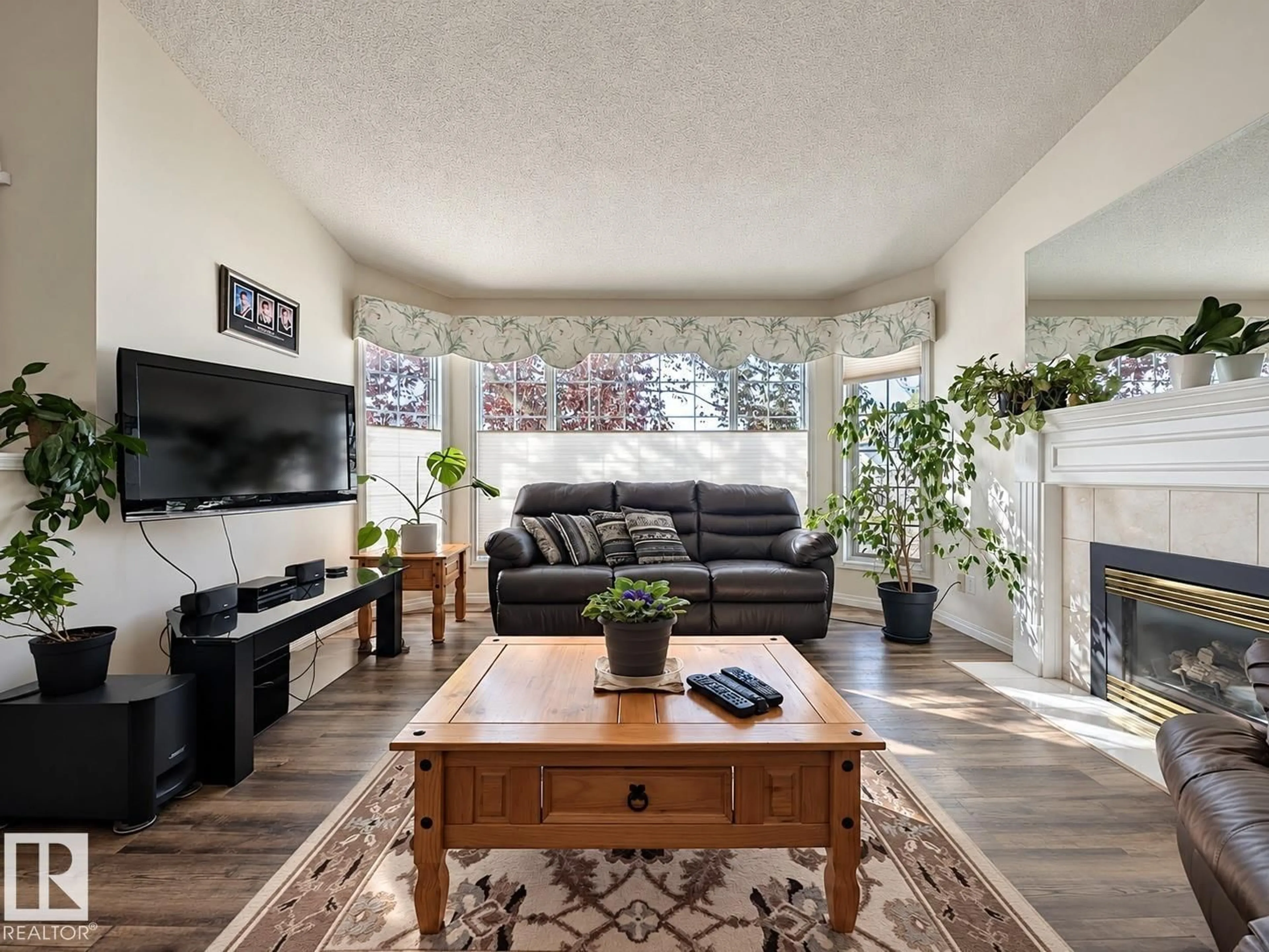 Living room with furniture, unknown for 20 - 25 DEERBOURNE DR, St. Albert Alberta T8N6E1