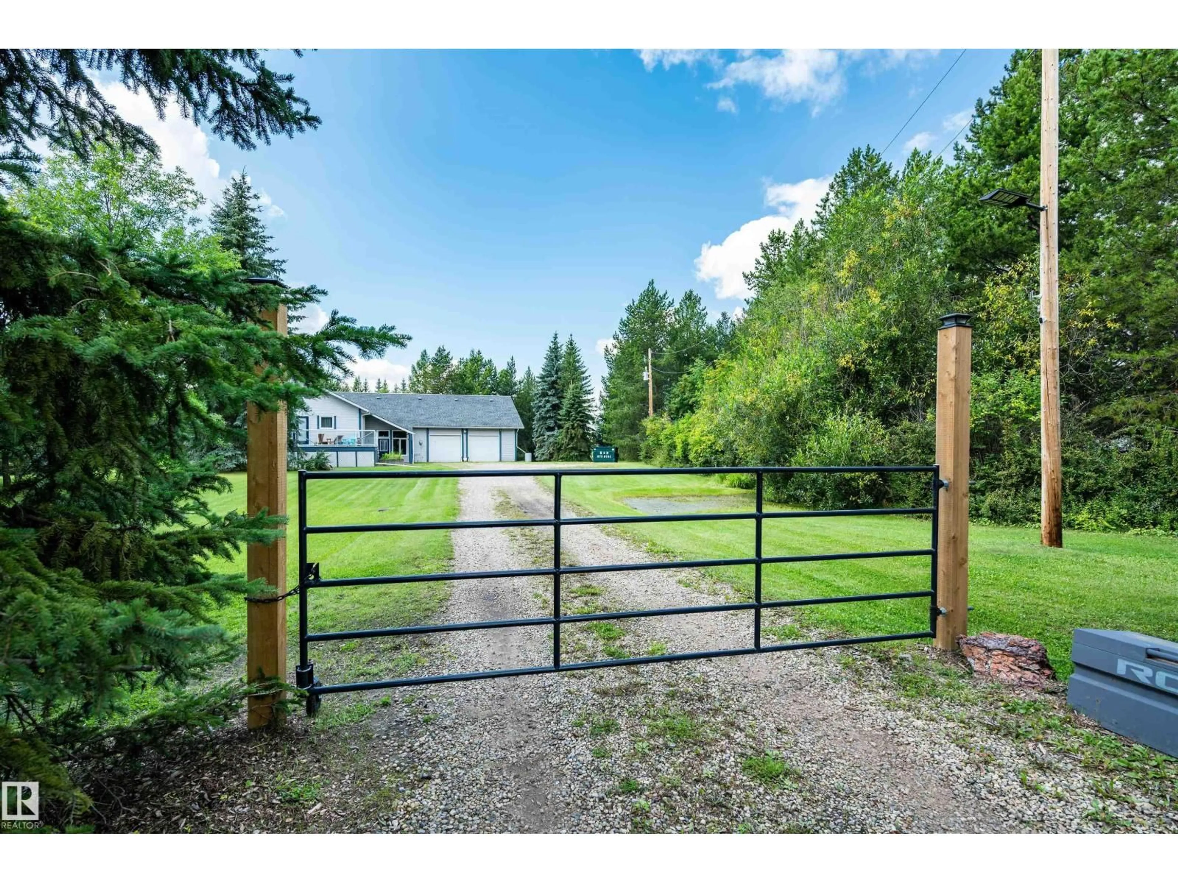 A pic from outside/outdoor area/front of a property/back of a property/a pic from drone, unknown for 50354 RGE RD 235, Rural Leduc County Alberta T4X0M1