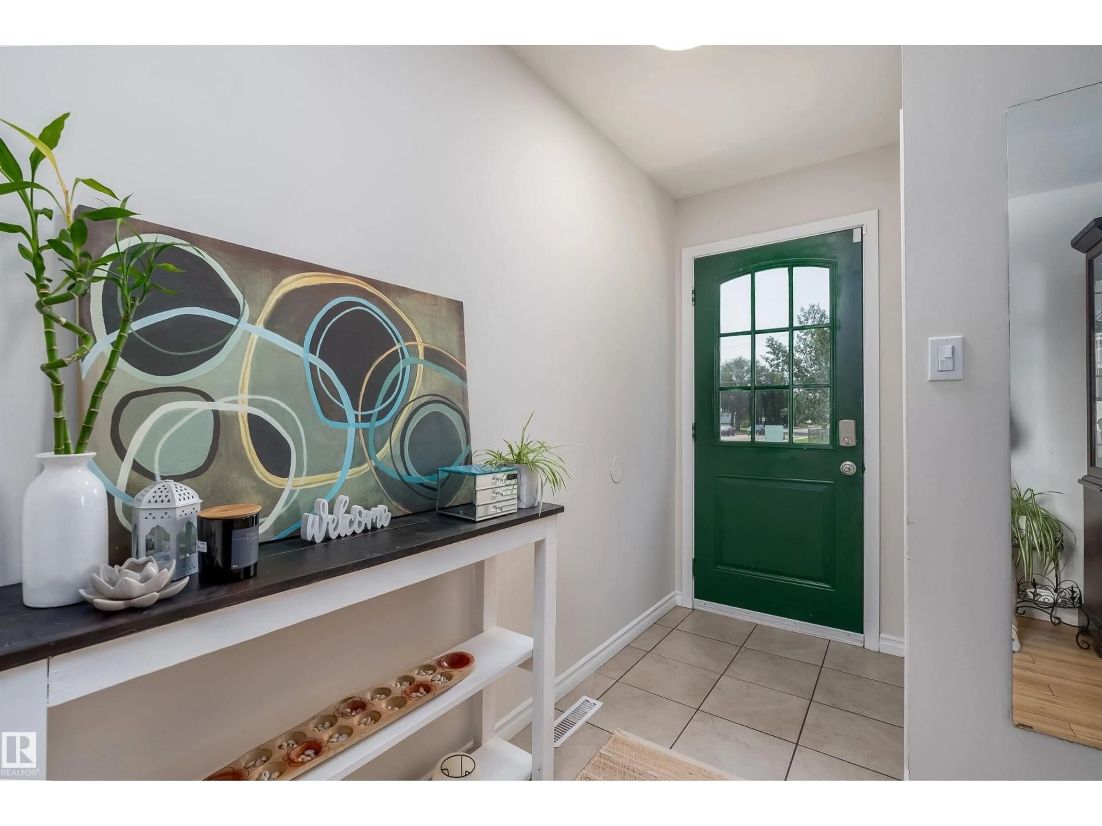 Indoor entryway for NW - 11236 40 AV, Edmonton Alberta T6J0R2