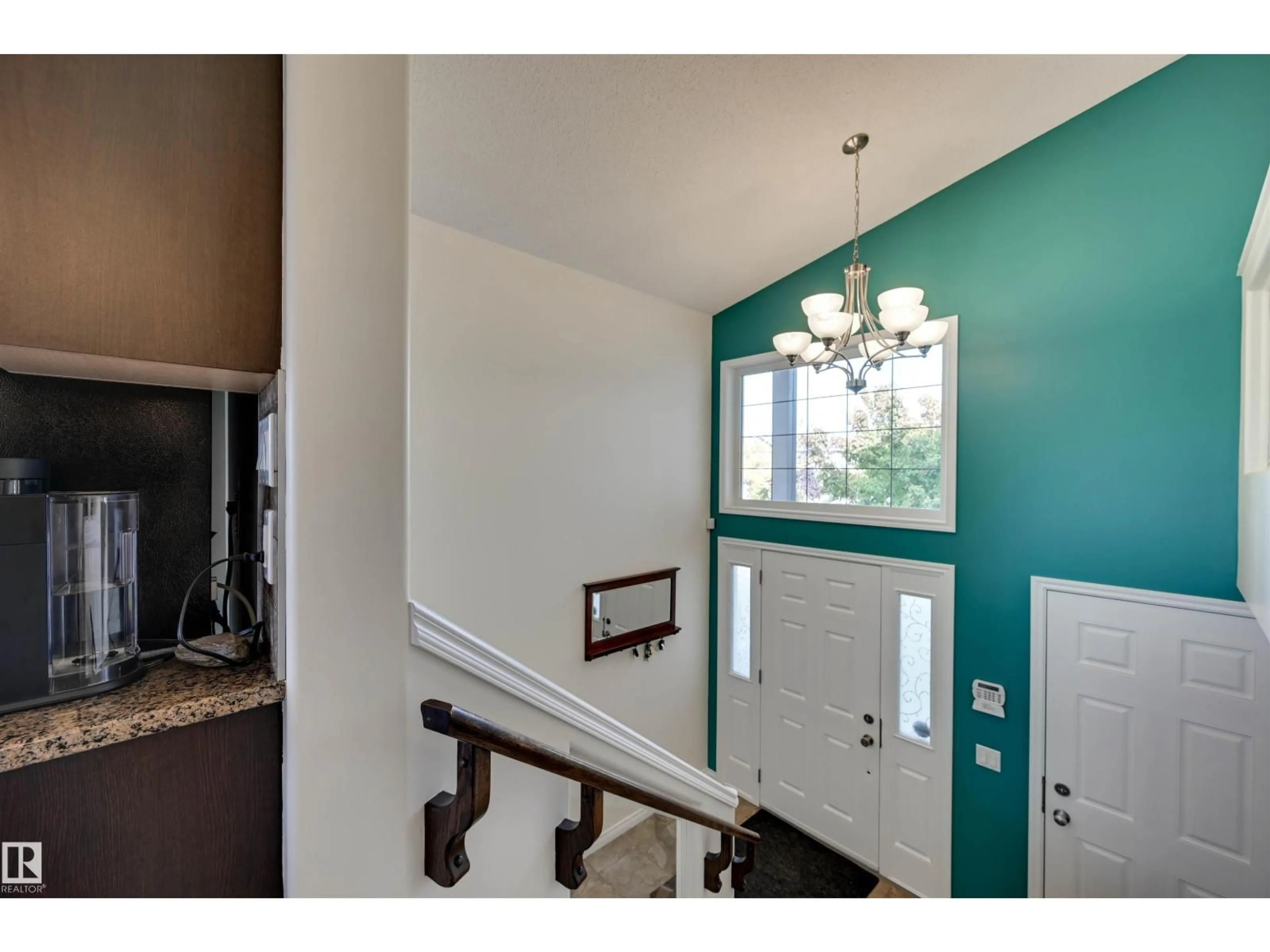 Indoor entryway for 18 WESTBROOK WD, Fort Saskatchewan Alberta T8L0J9