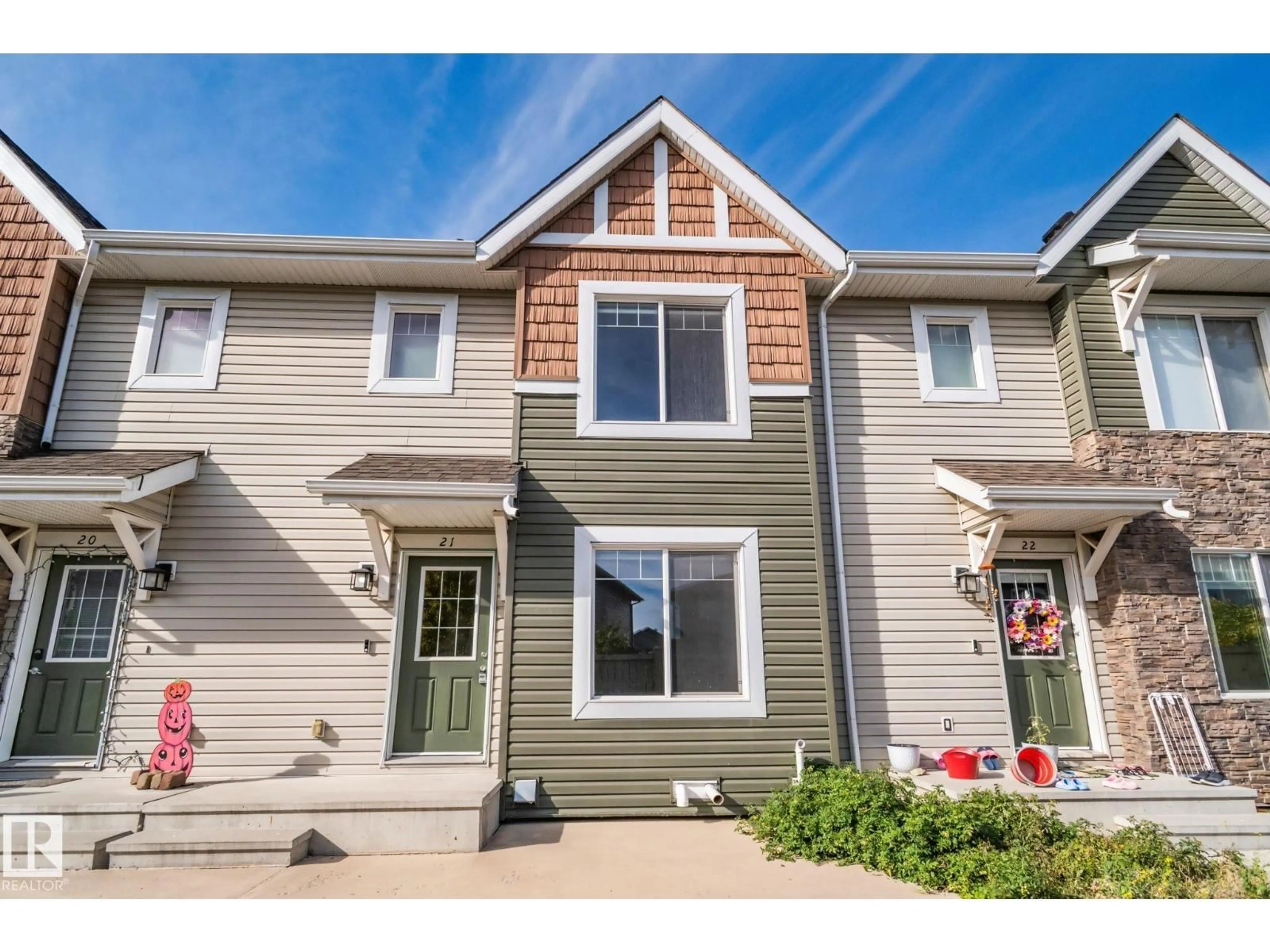 Home with vinyl exterior material, street for #21 - 2922 MAPLE WY, Edmonton Alberta T6T1A5