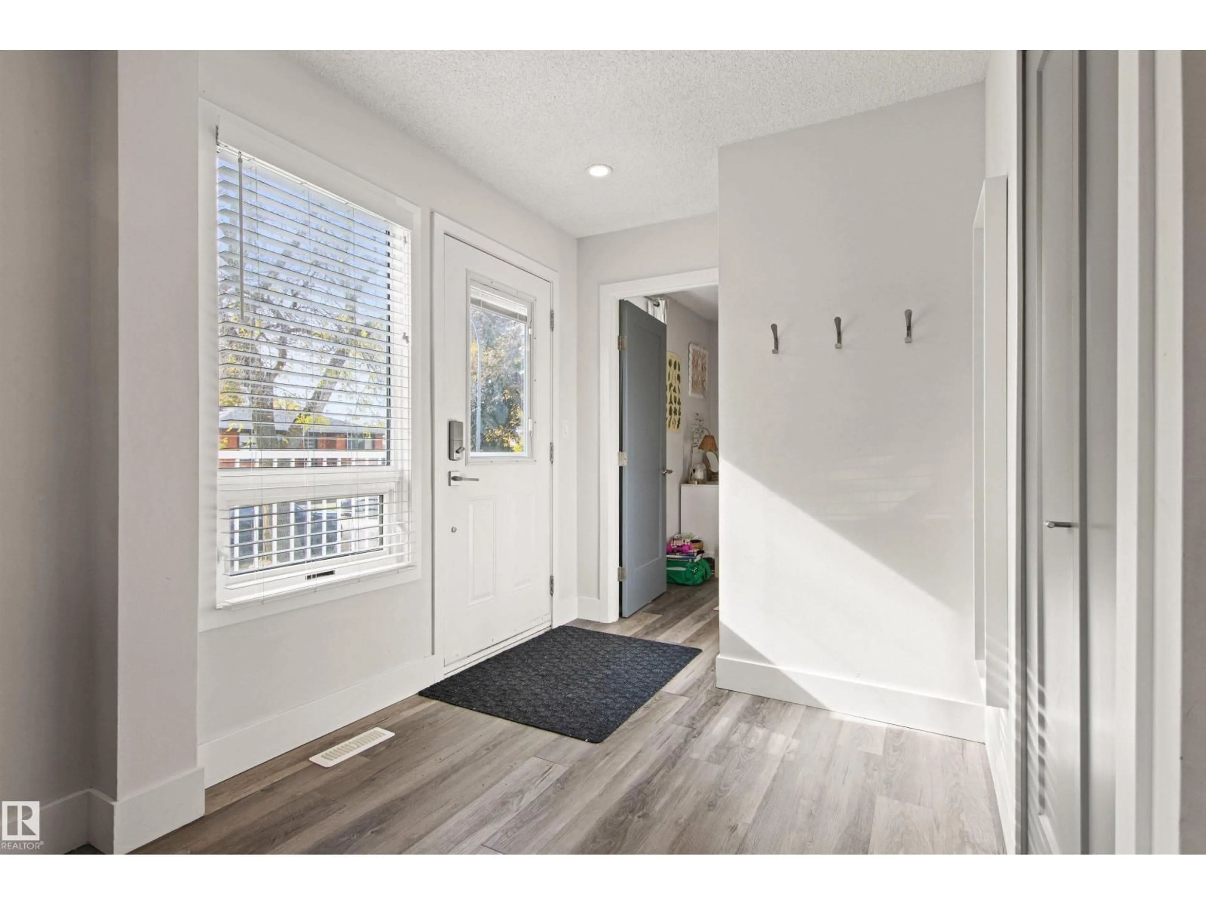 Indoor entryway for 10550, 10552 62 AV NW, Edmonton Alberta T6H1M4