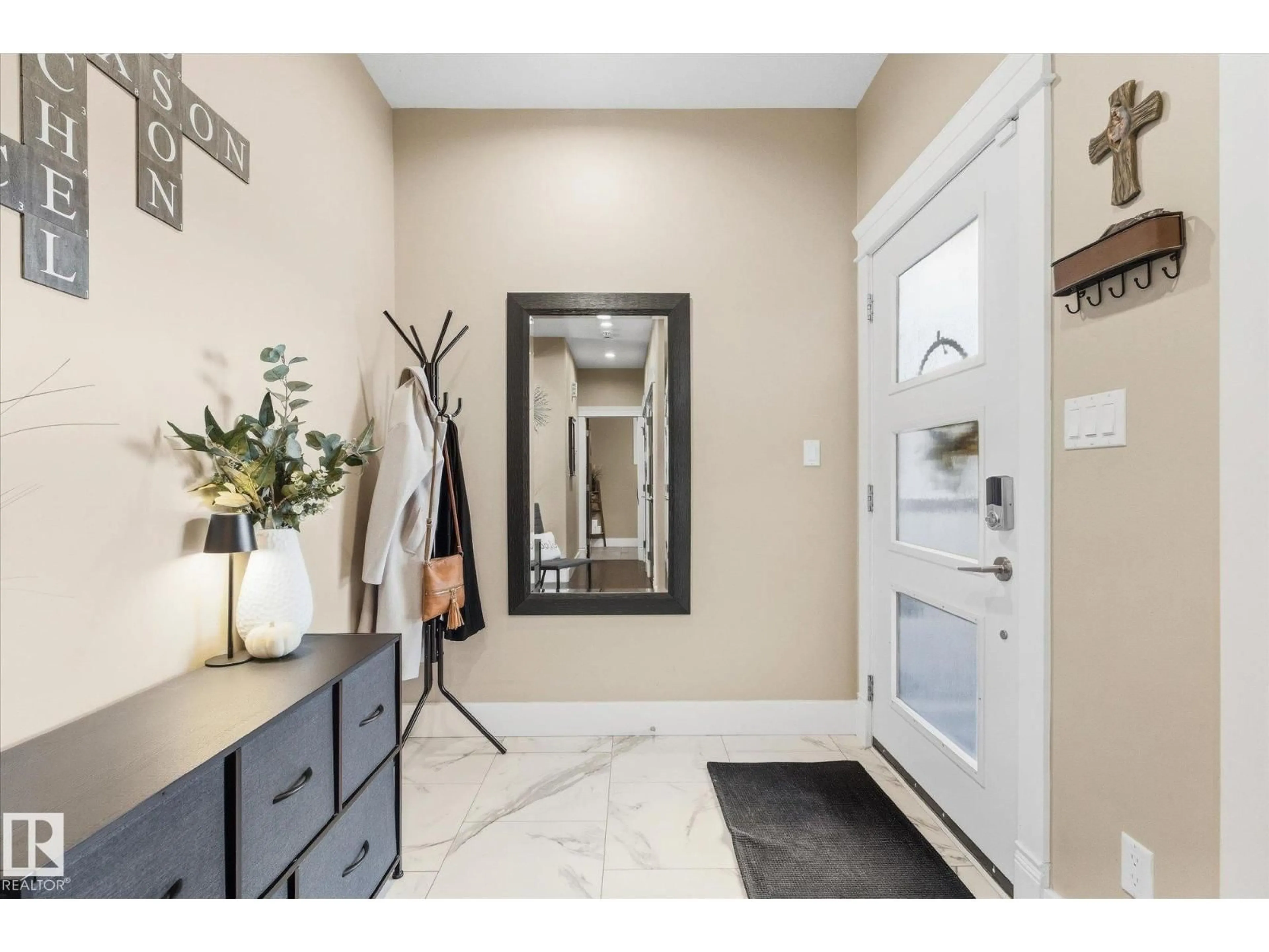 Indoor entryway for 53 RIDGEVIEW CL, Fort Saskatchewan Alberta T8L0S2