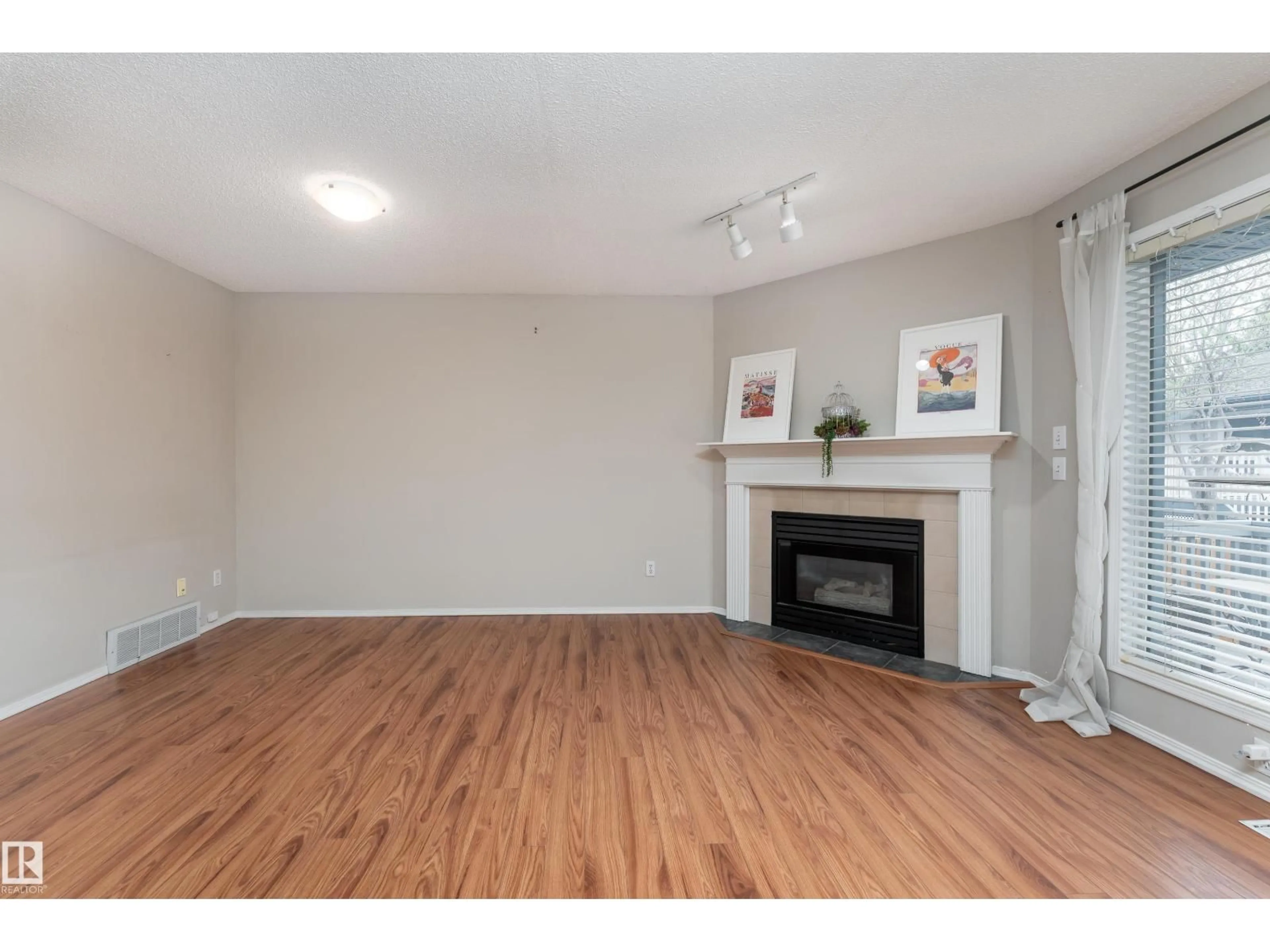 Unknown for 121 BULYEA RD, Edmonton Alberta T6R2M9