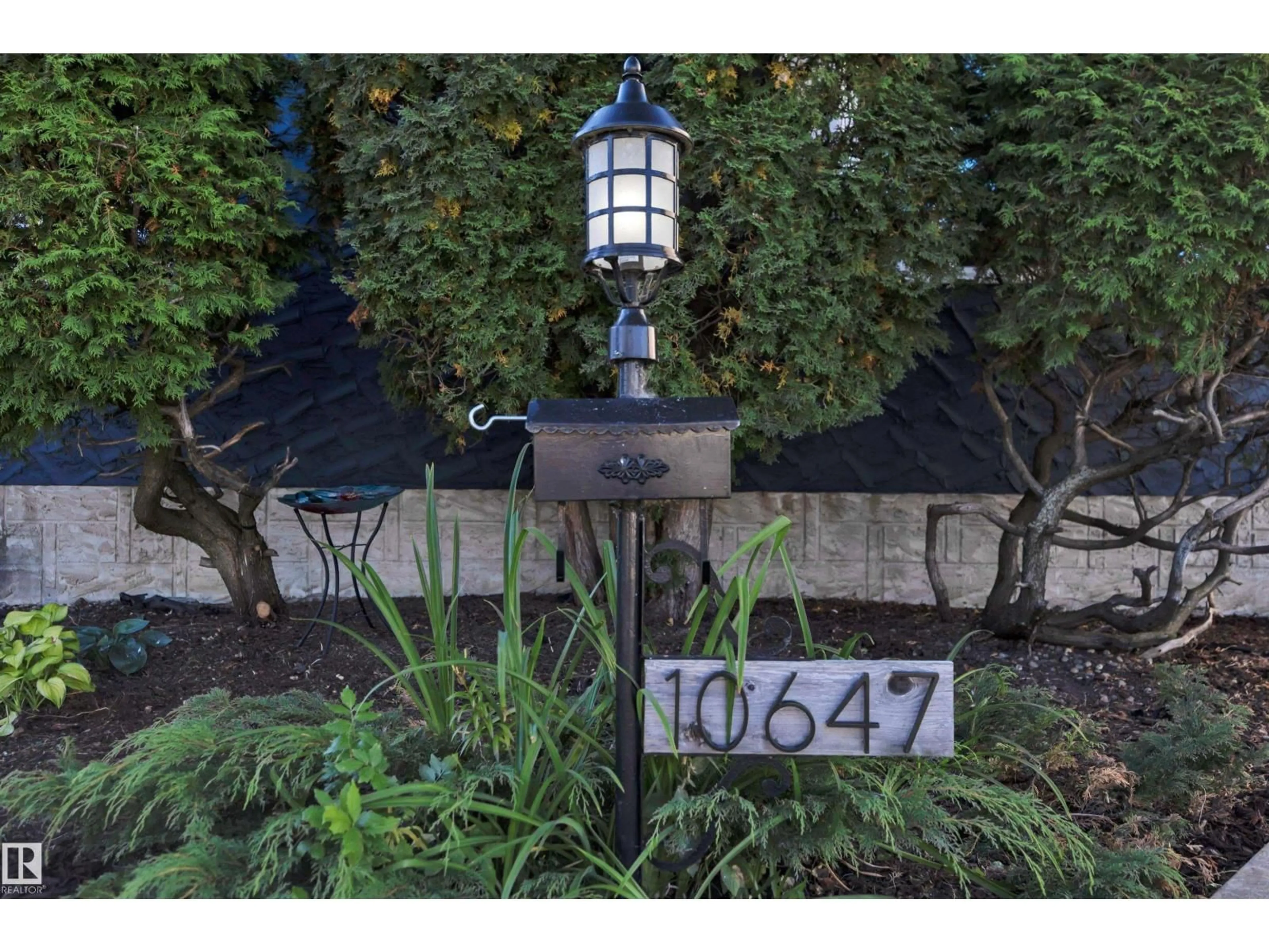 Indoor entryway for NW - 10647 68 AV, Edmonton Alberta T6H2B3