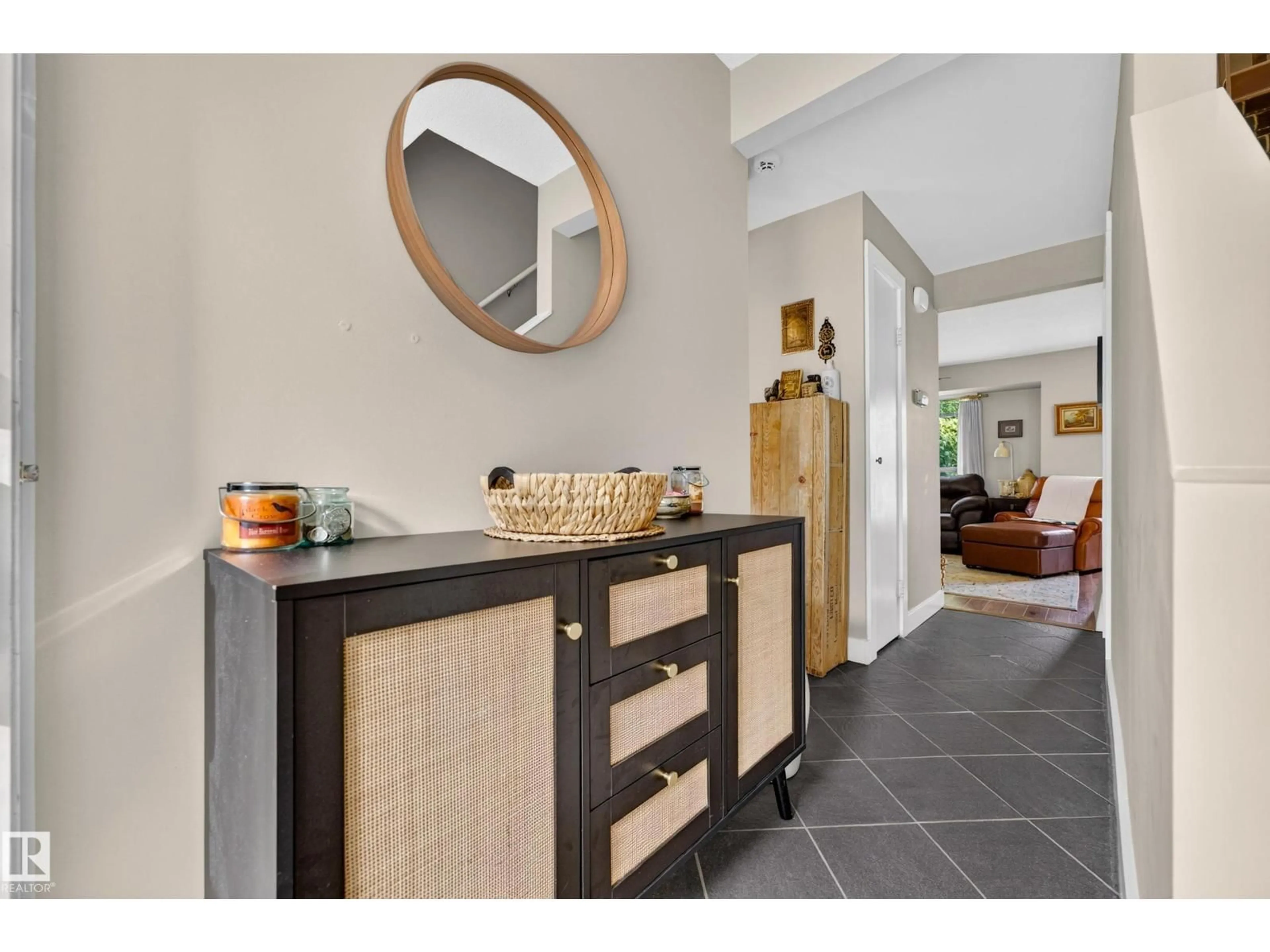 Indoor entryway for 138 DICKINSFIELD CT, Edmonton Alberta T5E5V8