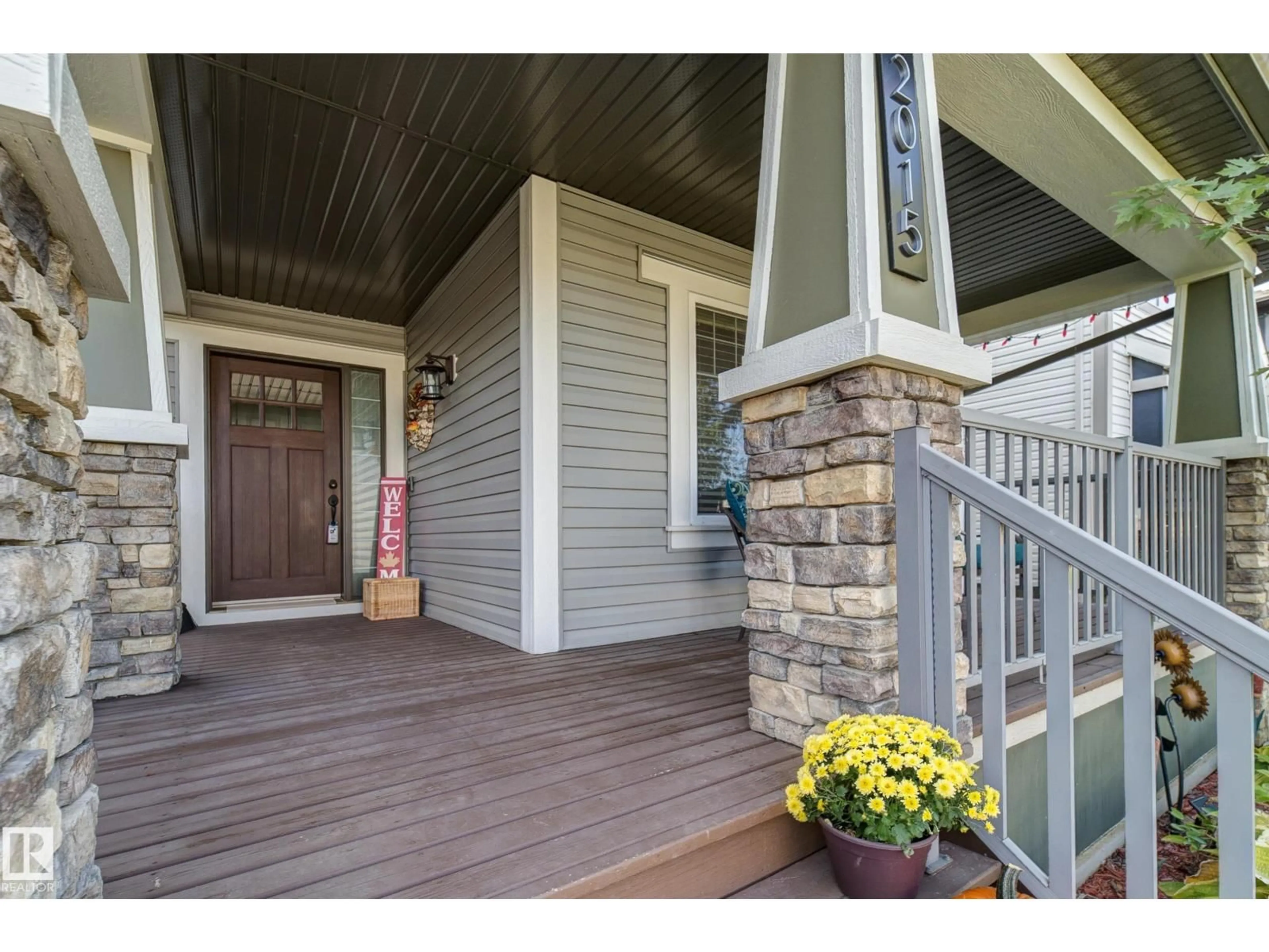Indoor entryway for 22015 97 AV, Edmonton Alberta T5T4H6