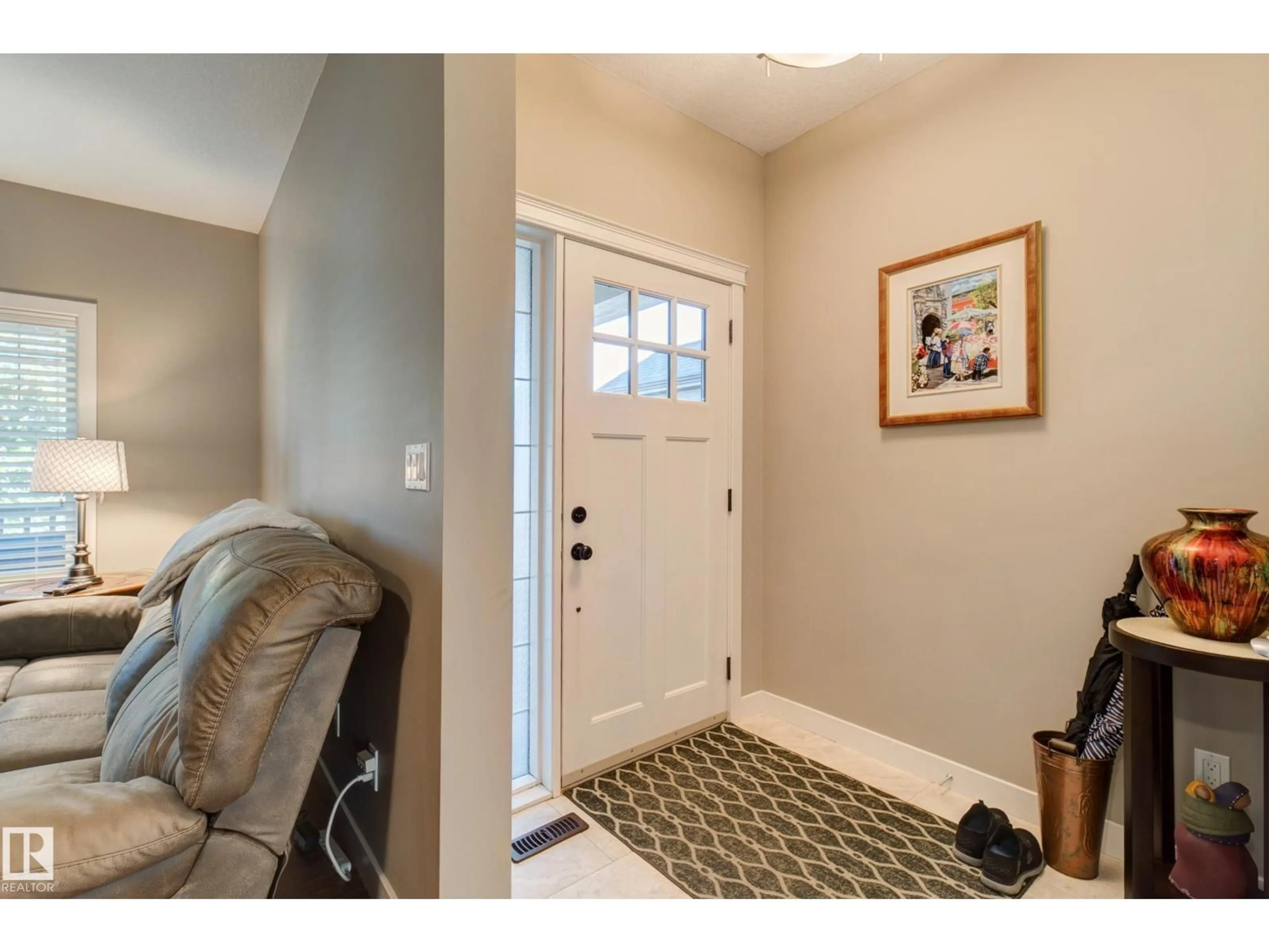 Indoor entryway for 22015 97 AV, Edmonton Alberta T5T4H6