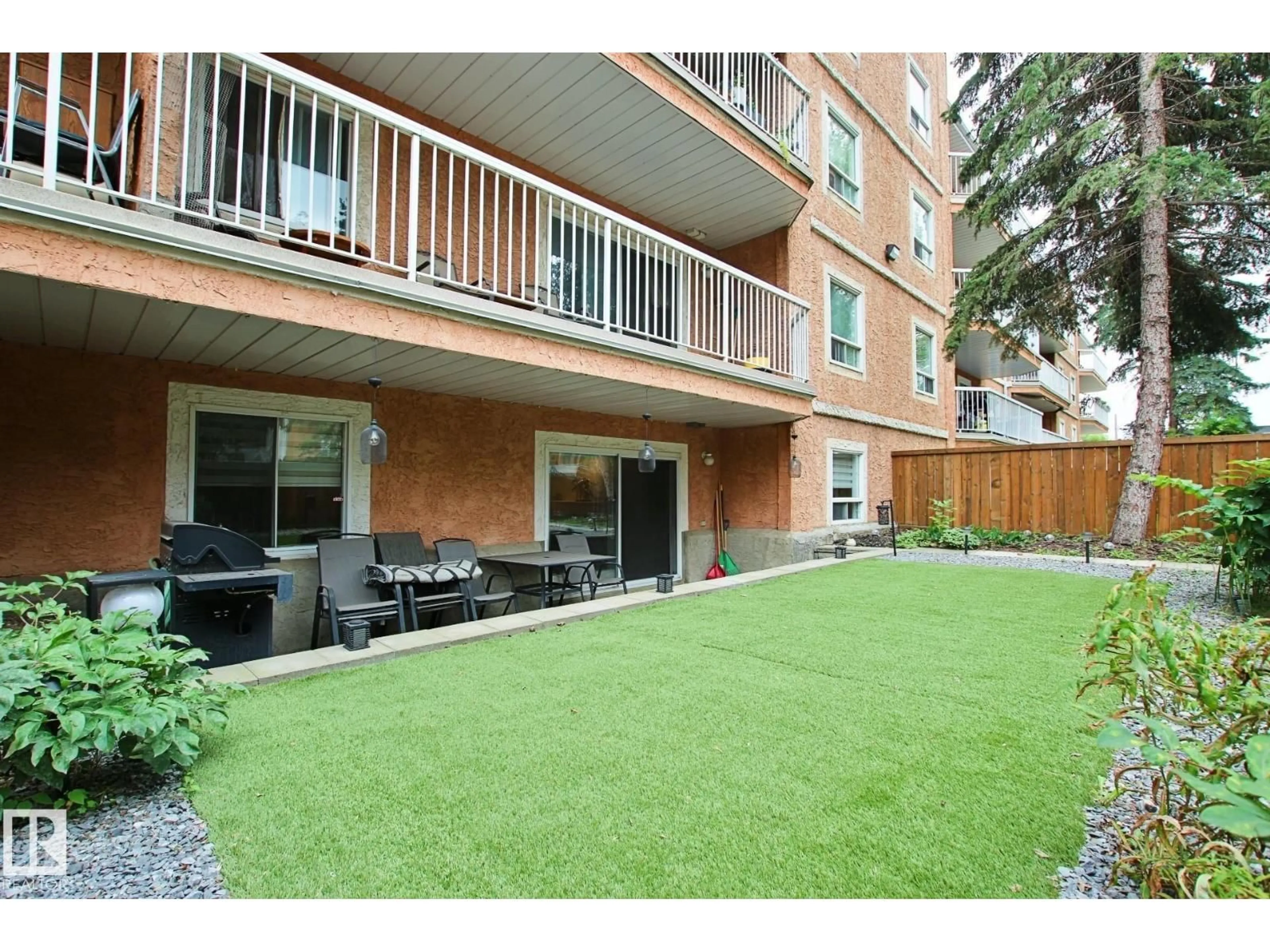 Patio, street for 109 - 9010 106 AV, Edmonton Alberta T5H4K3