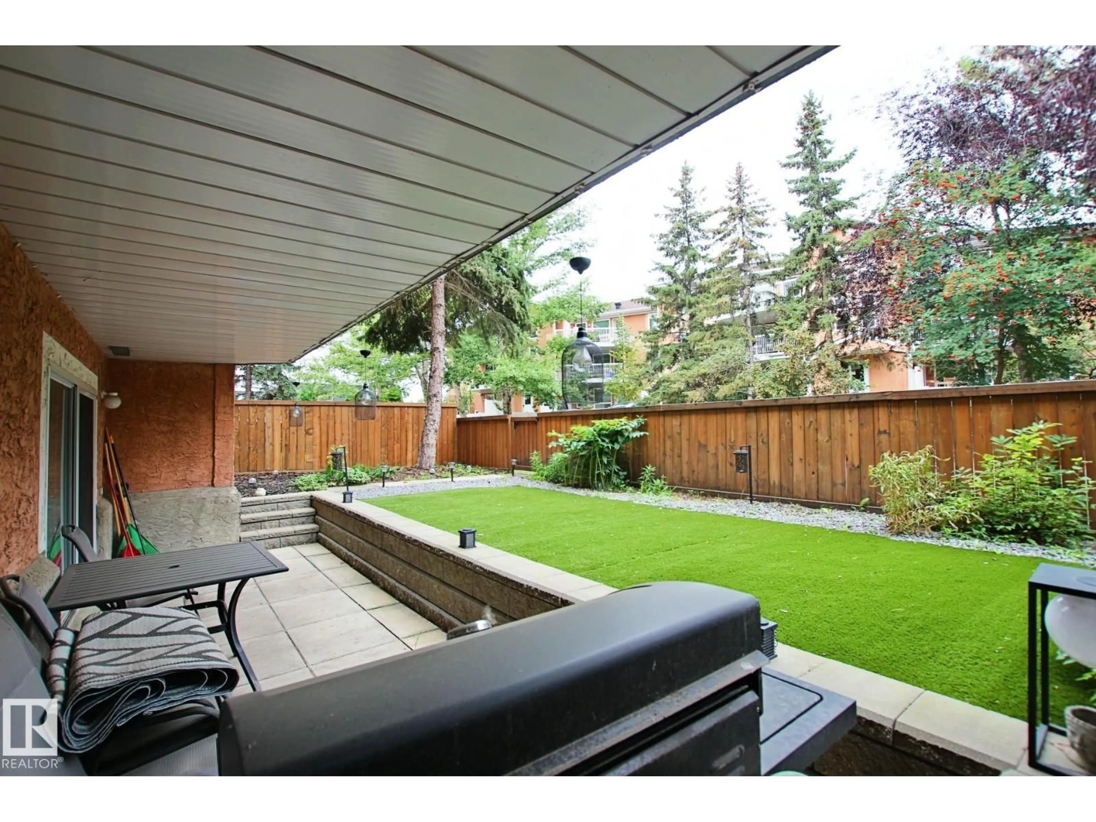 Patio, street for 109 - 9010 106 AV, Edmonton Alberta T5H4K3