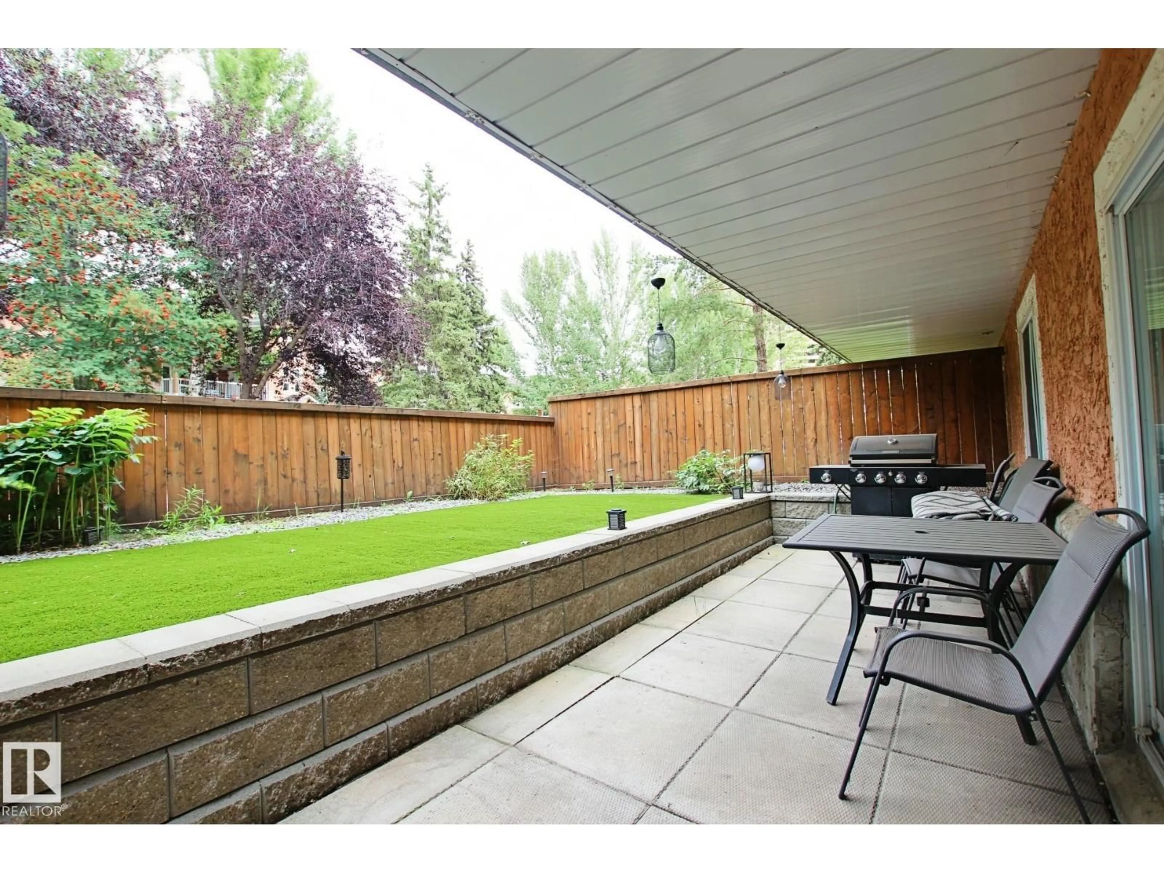 Patio, street for 109 - 9010 106 AV, Edmonton Alberta T5H4K3