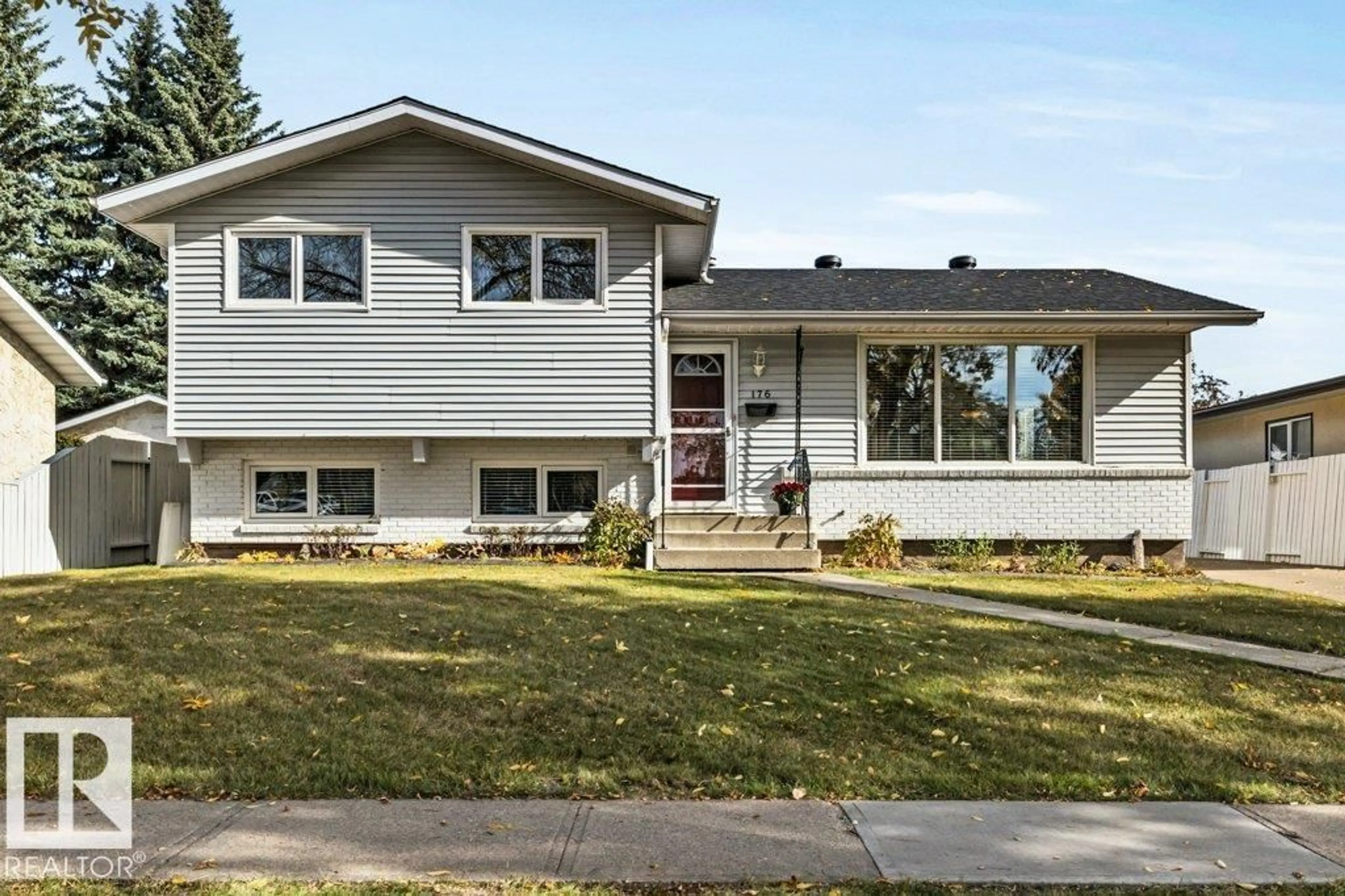 Home with vinyl exterior material, street for 176 LAROSE DR, St. Albert Alberta T8N2G8
