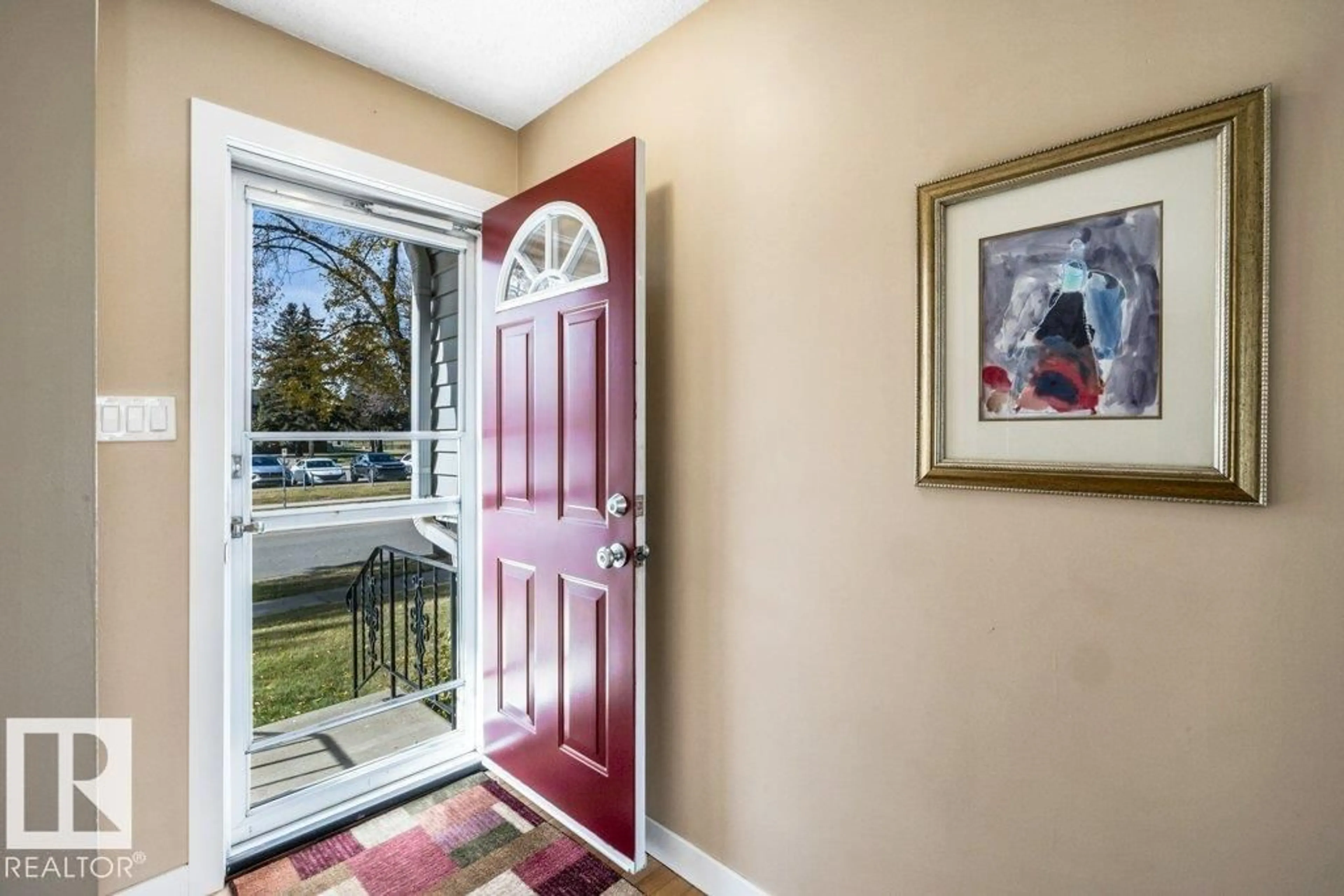 Indoor entryway for 176 LAROSE DR, St. Albert Alberta T8N2G8