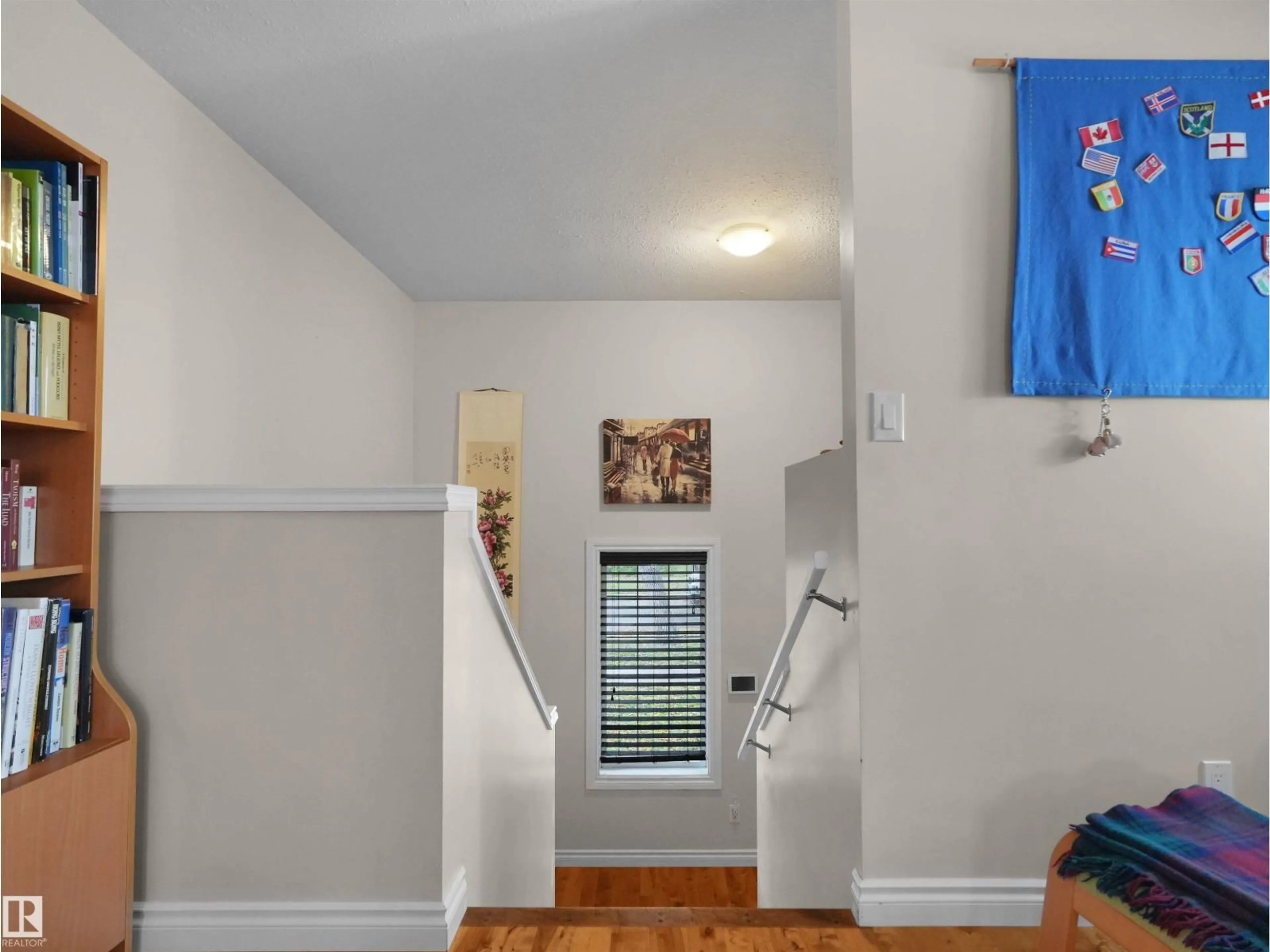Indoor entryway for 11841 94 ST, Edmonton Alberta T5G1J3