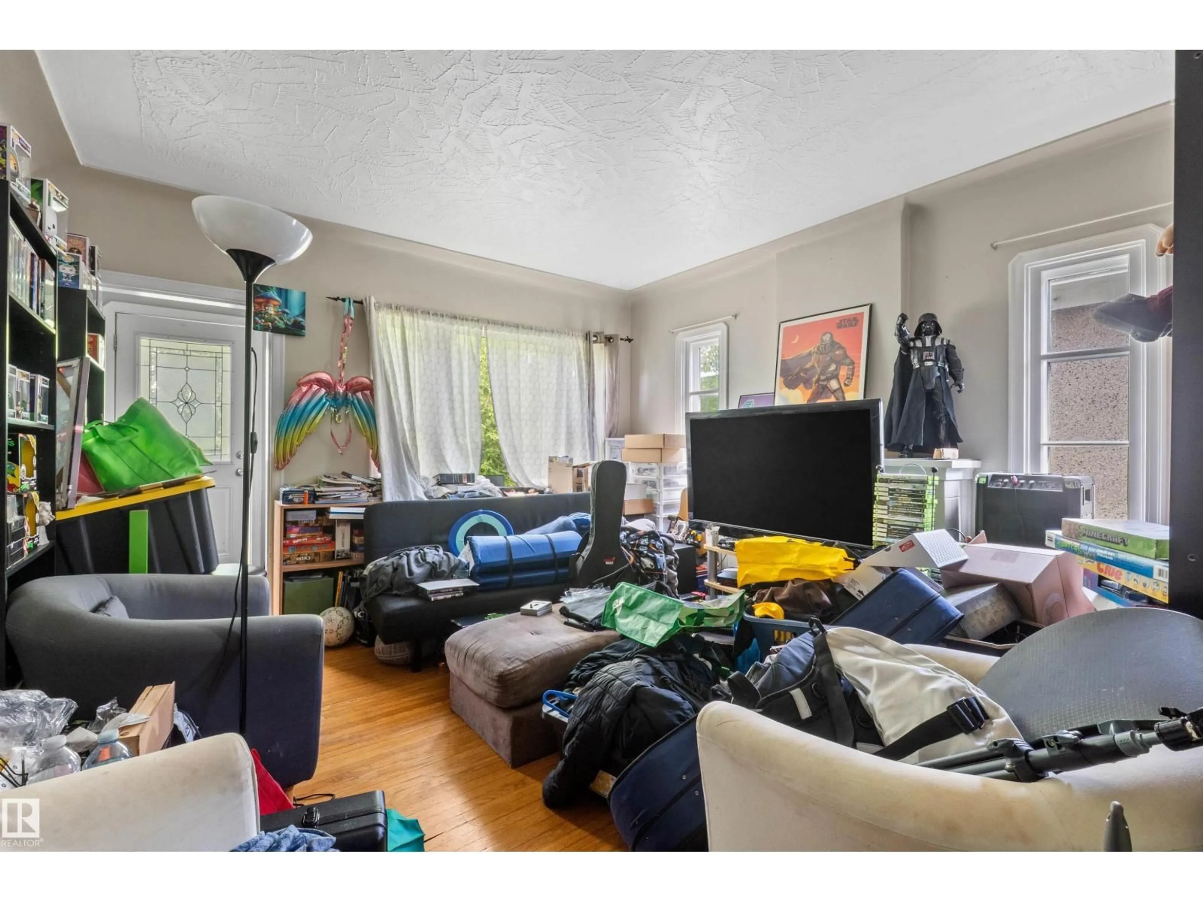 A pic of a room for 7516 106 ST, Edmonton Alberta T6E4W2