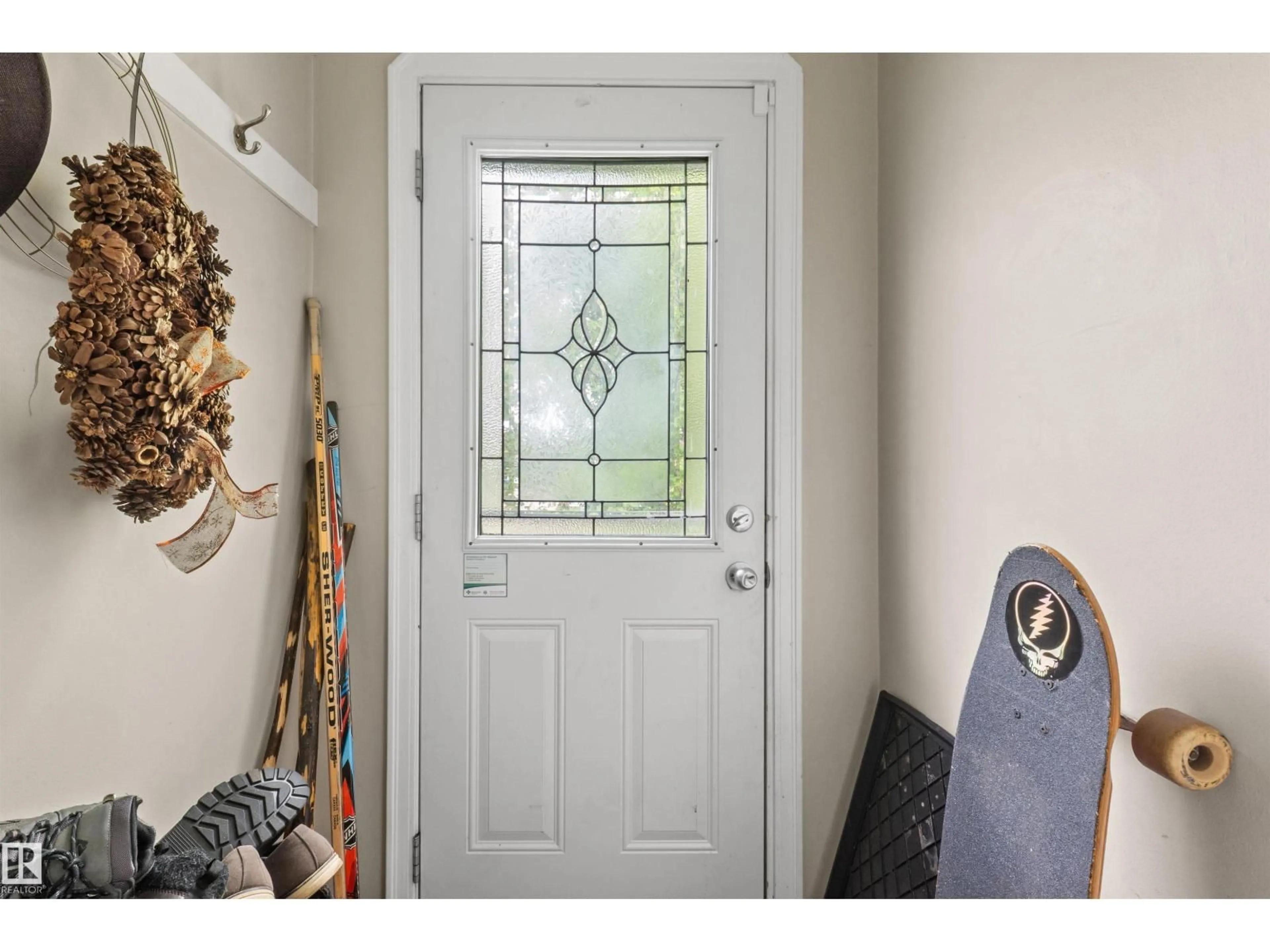 Indoor entryway for 7516 106 ST, Edmonton Alberta T6E4W2